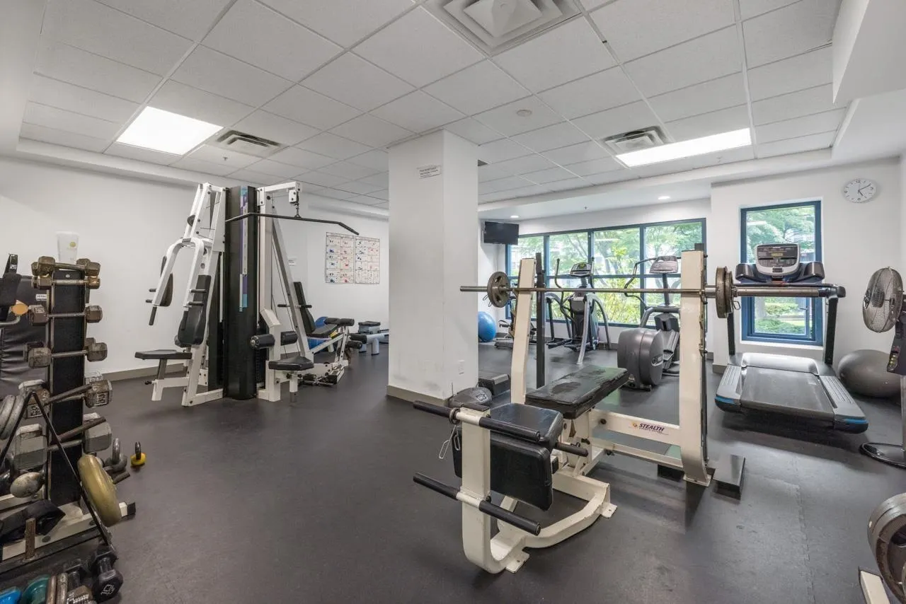 2204 183 Keefer Place