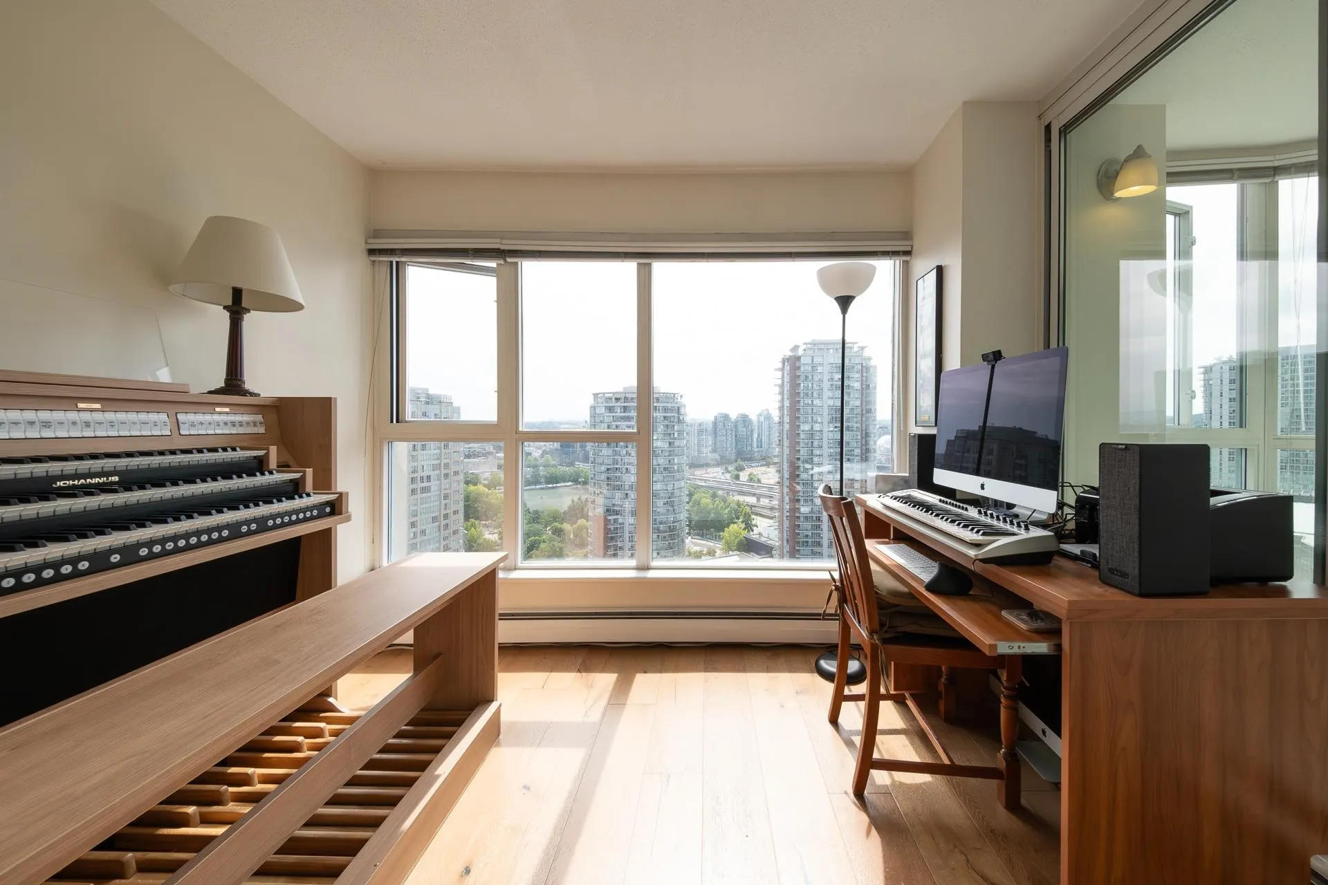 2204 183 Keefer Place