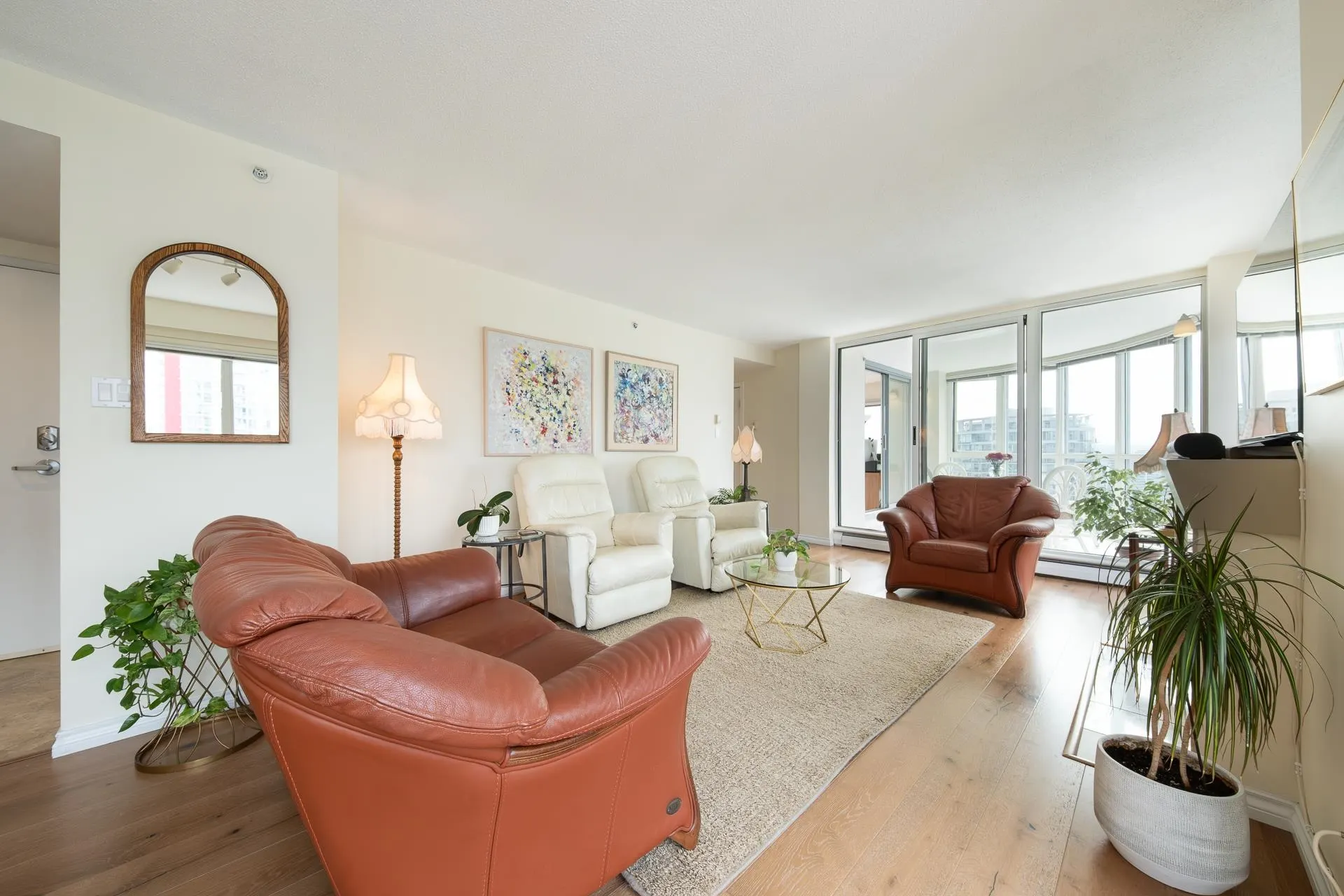 2204 183 Keefer Place