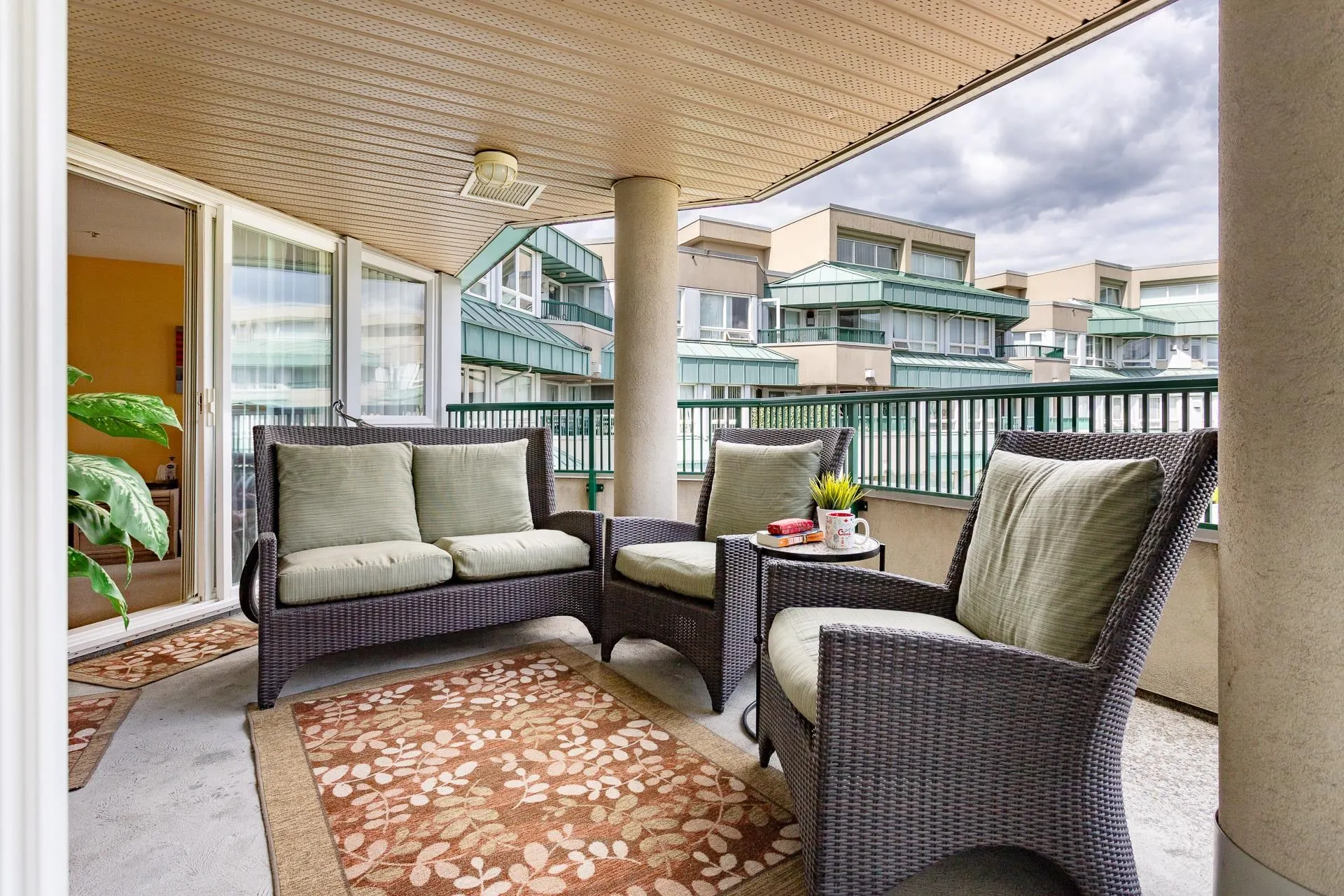 326 2099 Lougheed Highway