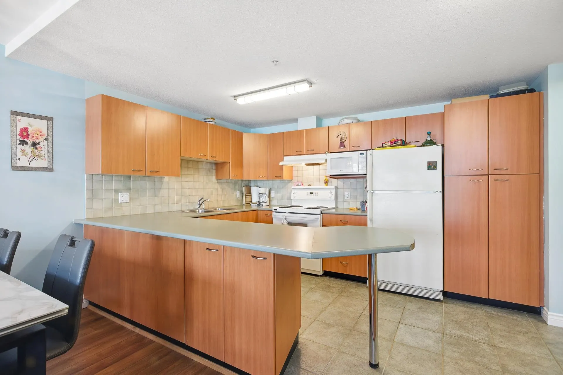 326 2099 Lougheed Highway