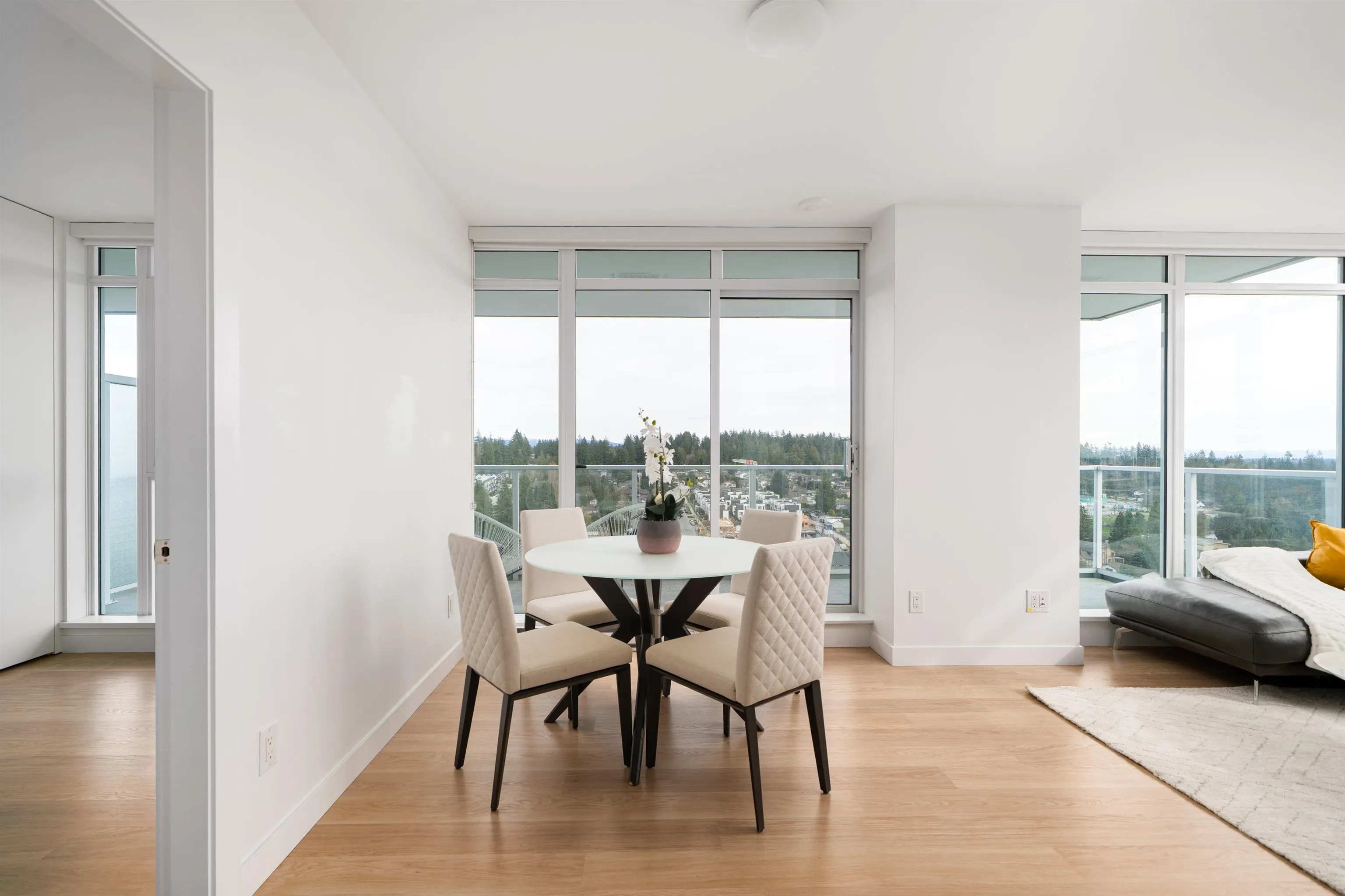 1809 525 Foster Avenue