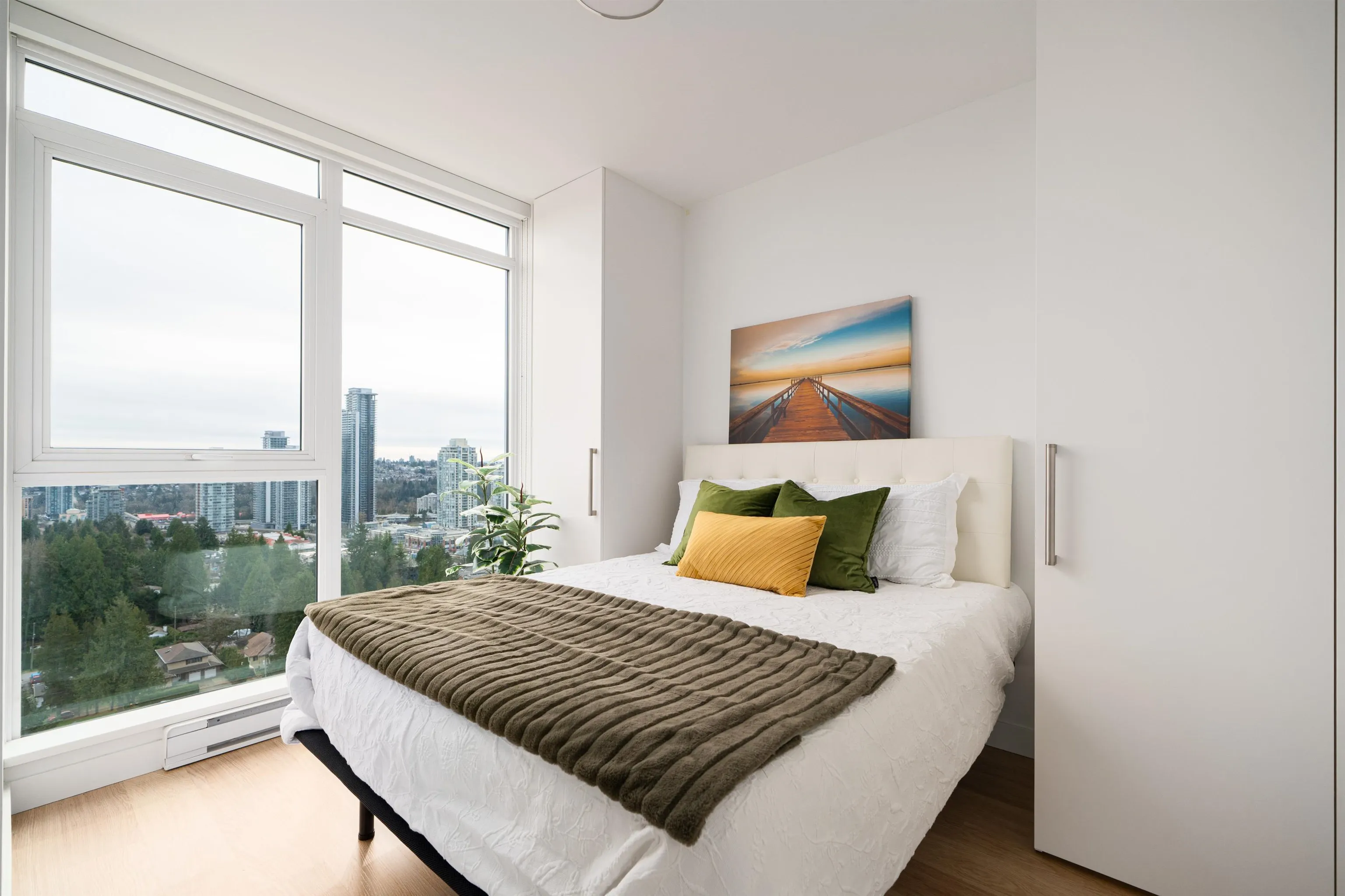 1809 525 Foster Avenue