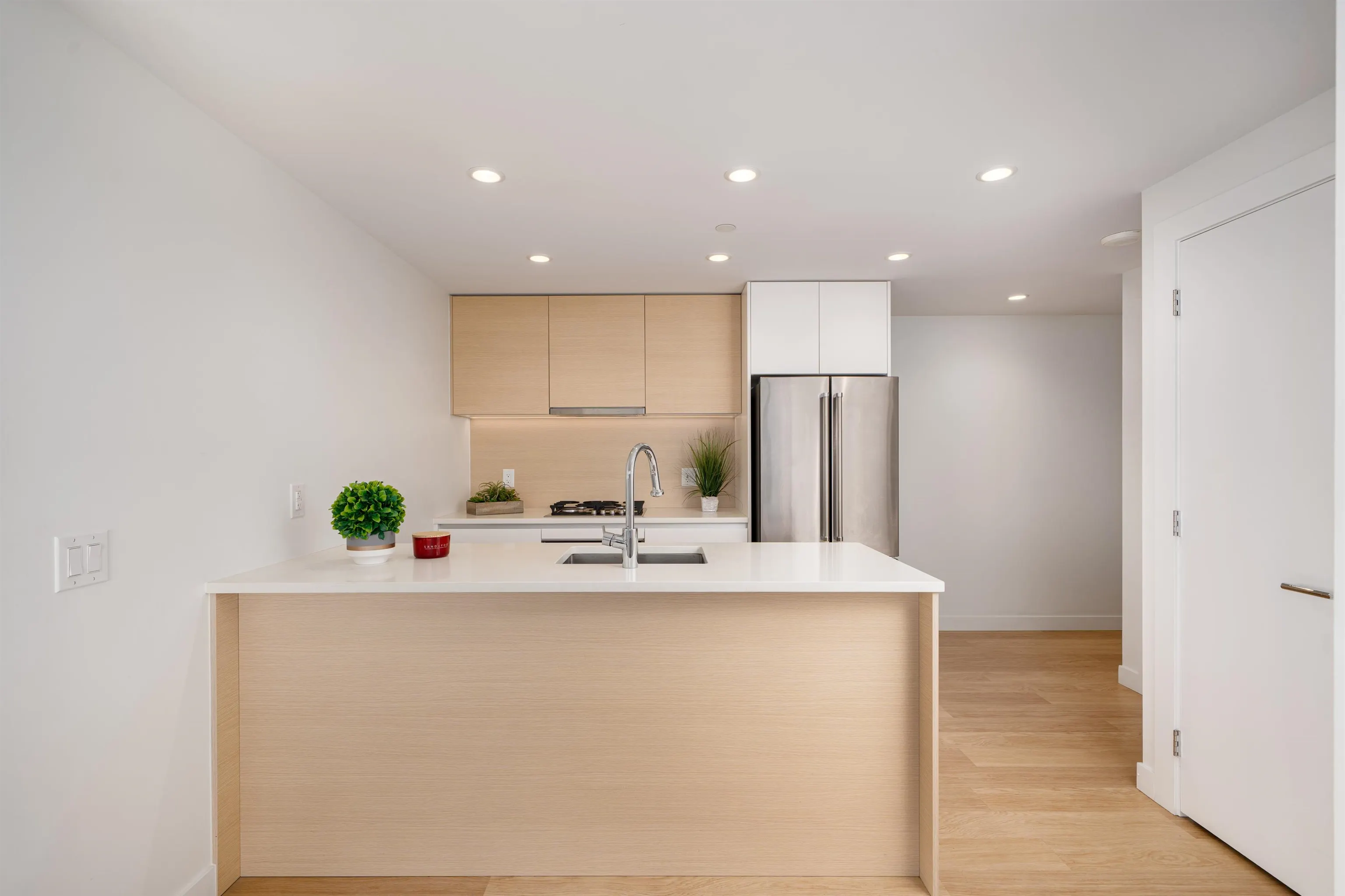 1809 525 Foster Avenue