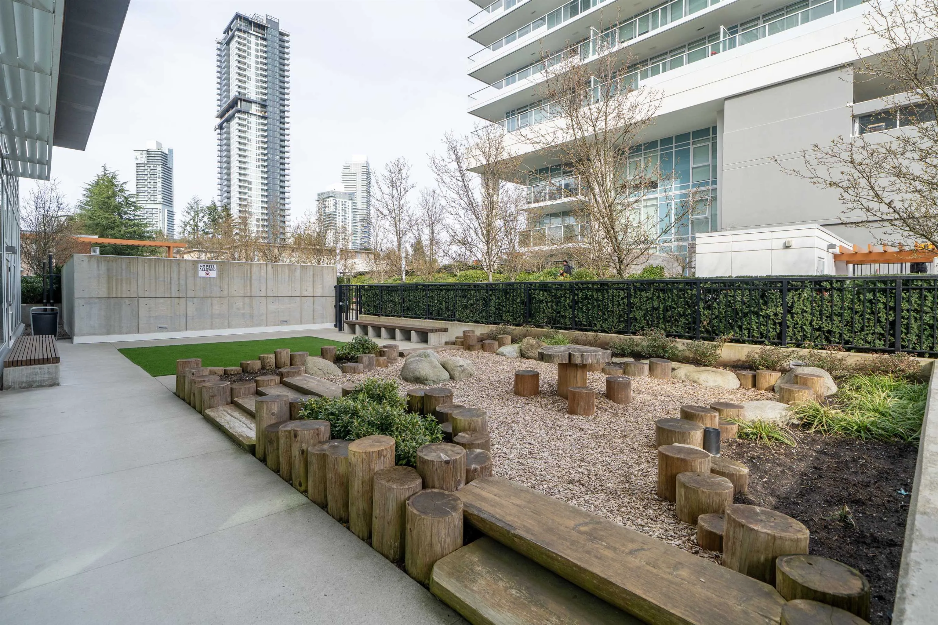1809 525 Foster Avenue