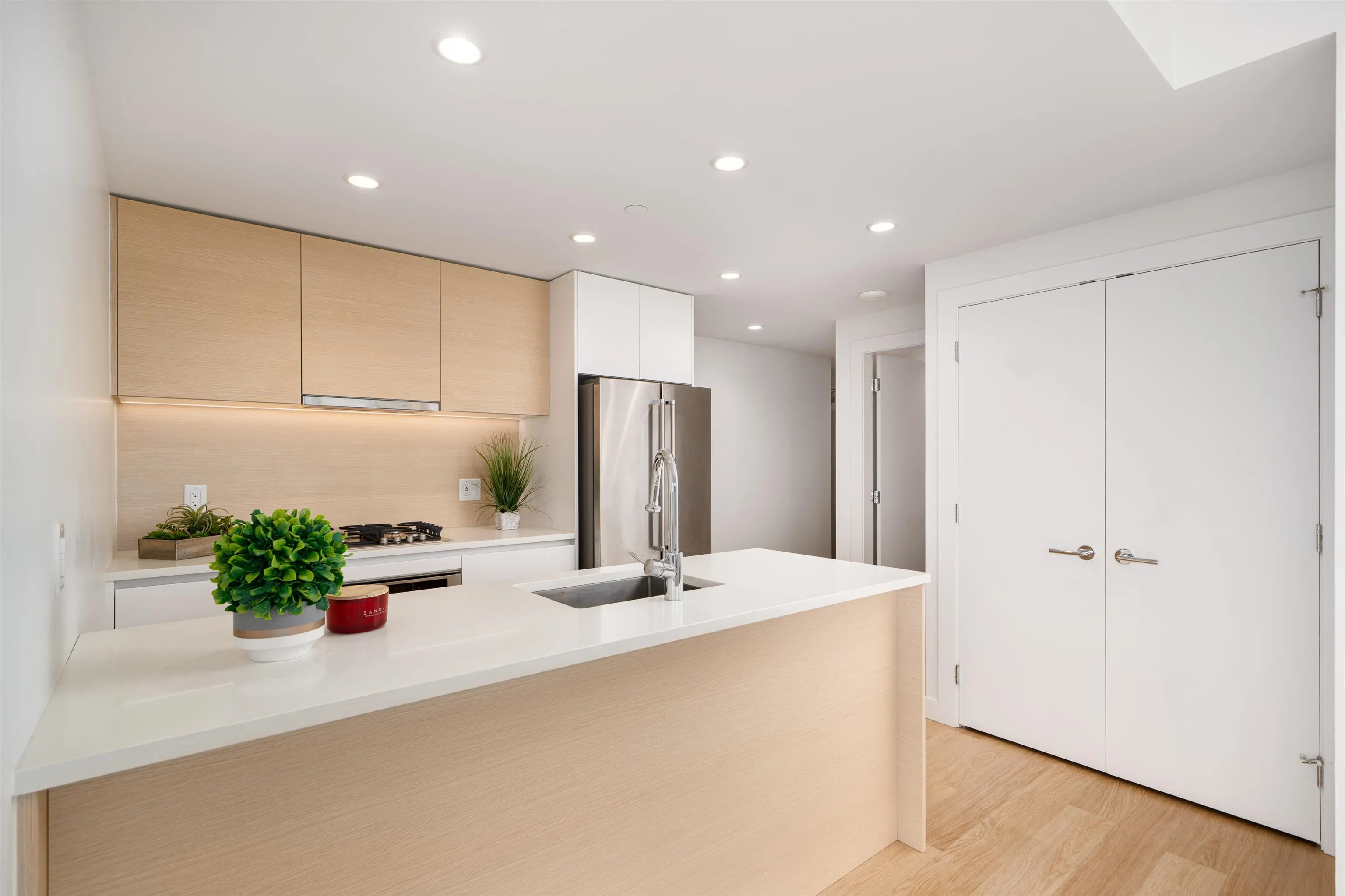 1809 525 Foster Avenue