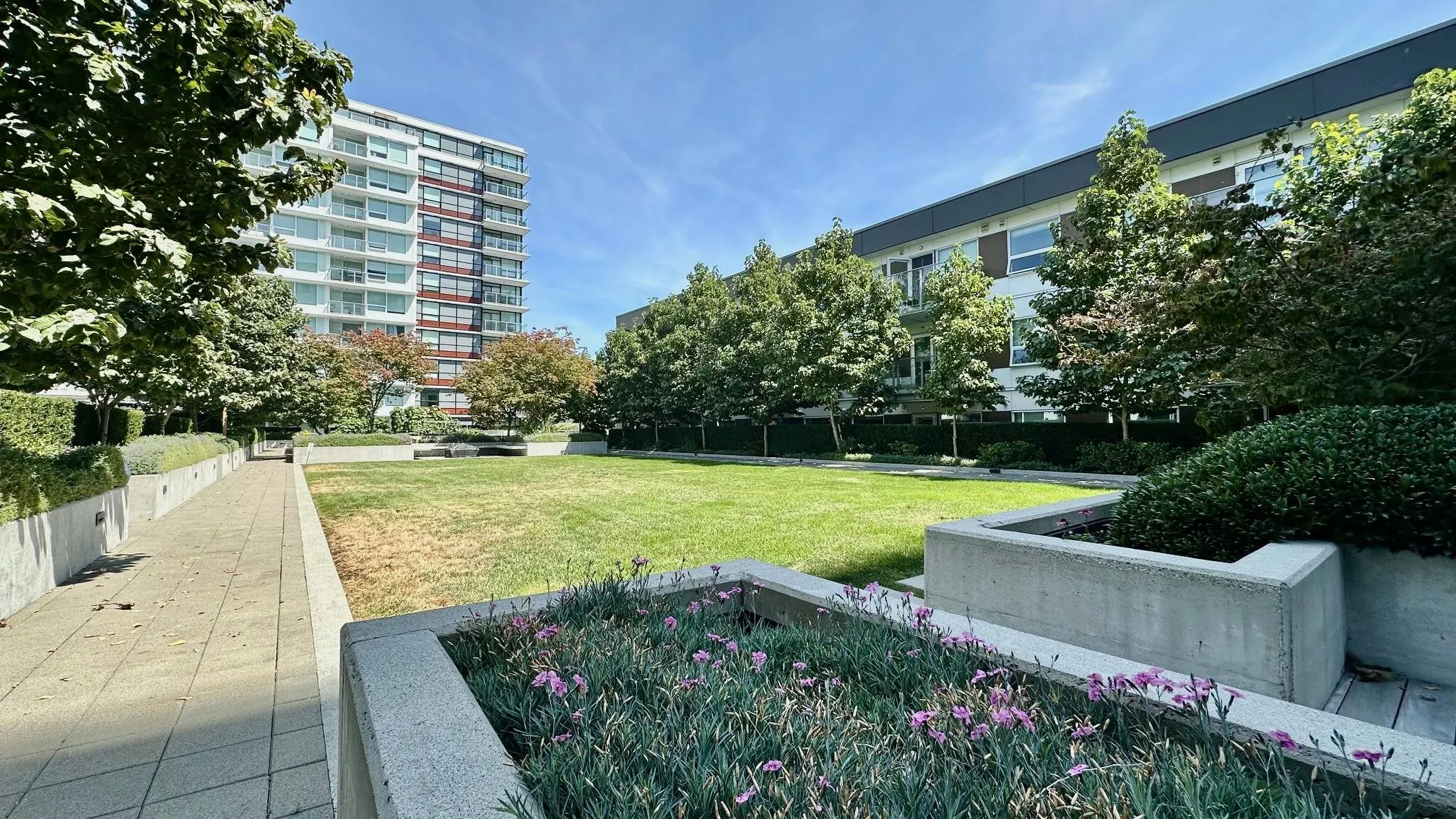 1005 5508 Hollybridge Way