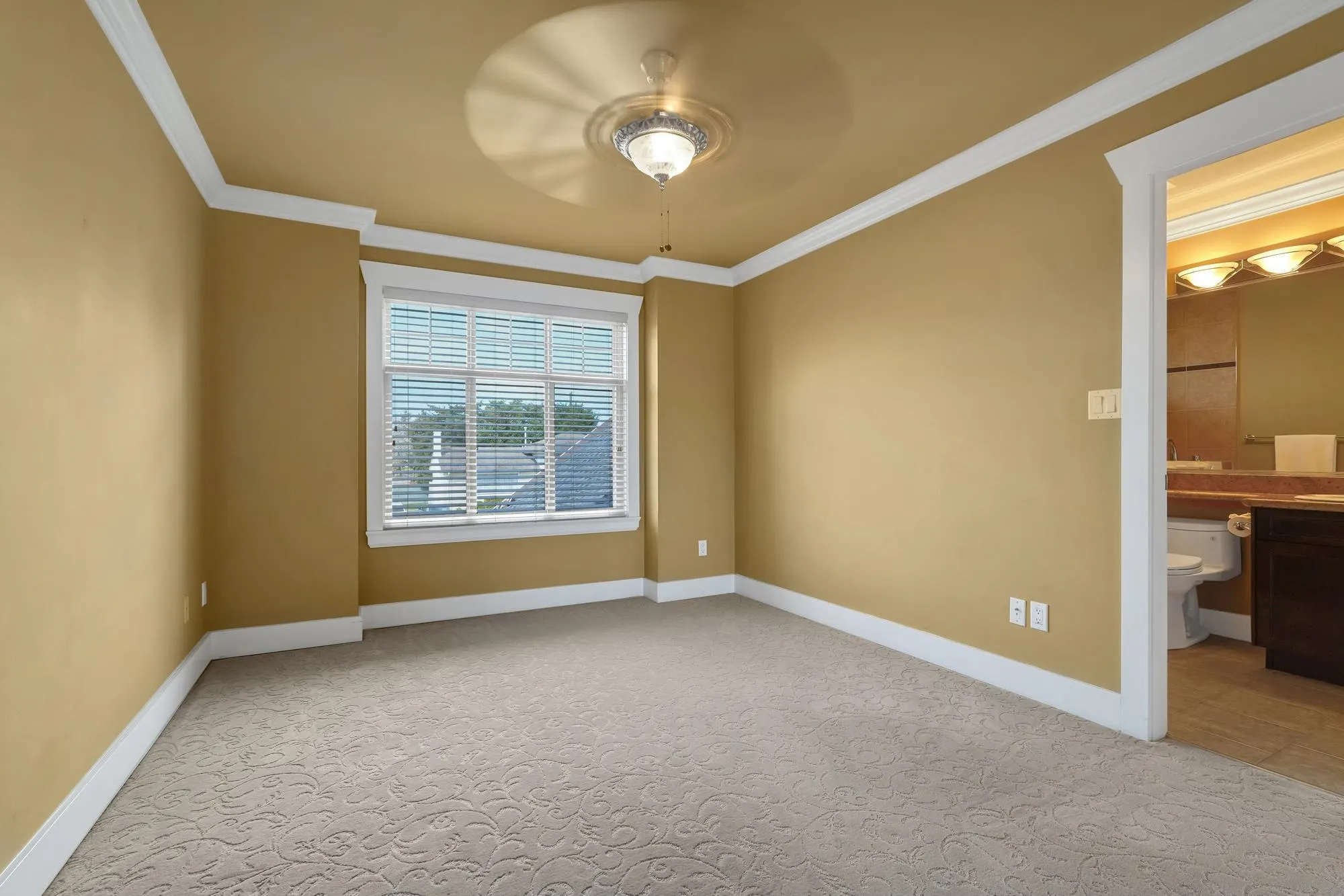 10791 Swinton Crescent