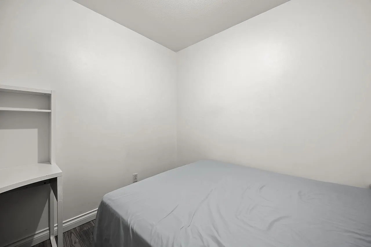 104 22230 North Avenue