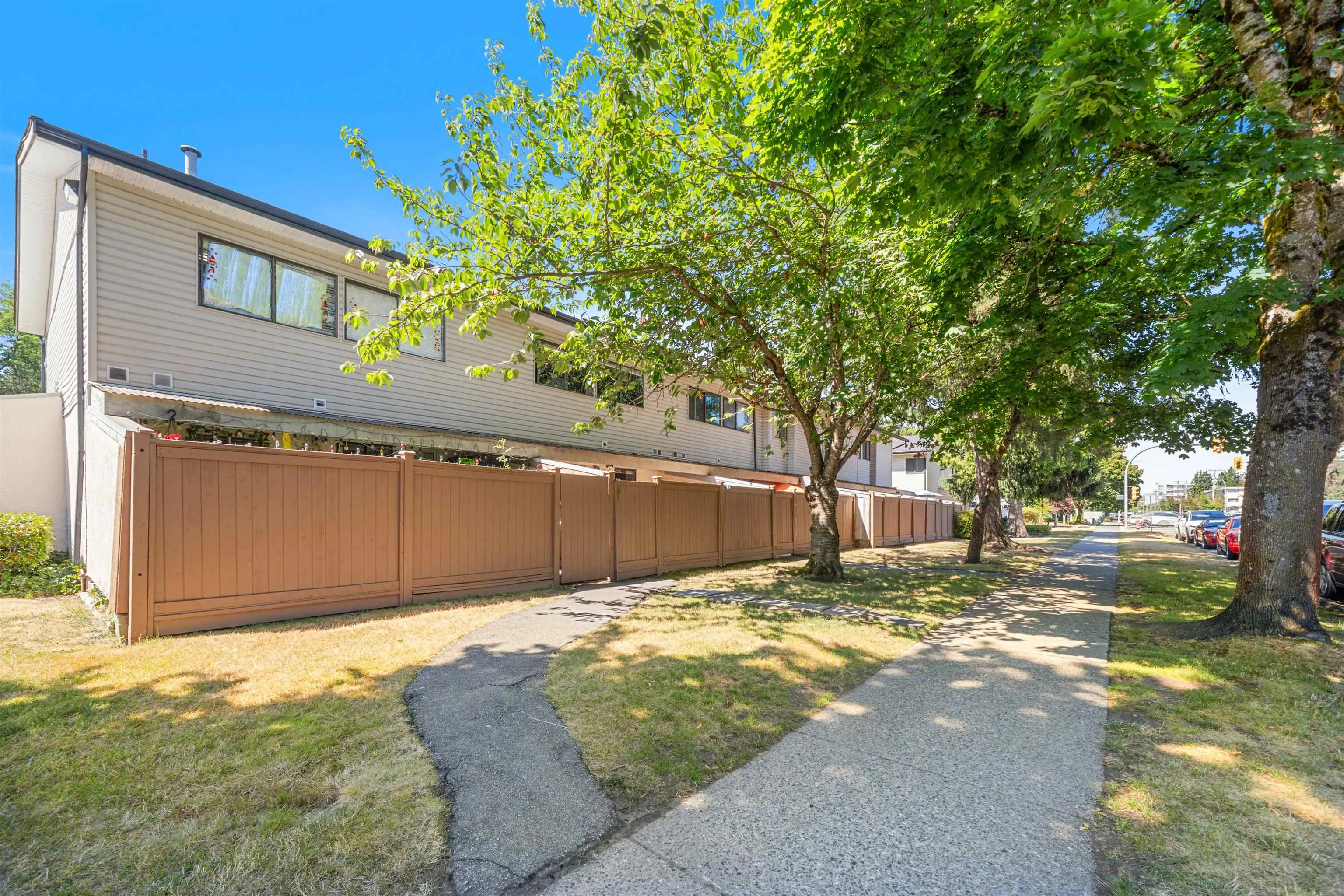 14 5271 204 Street