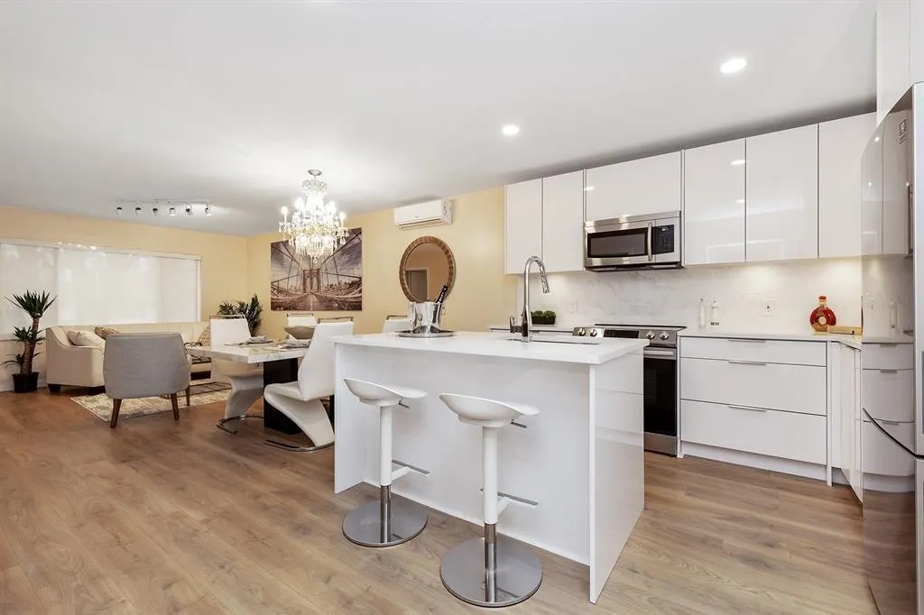 306 15739 Fraser Highway