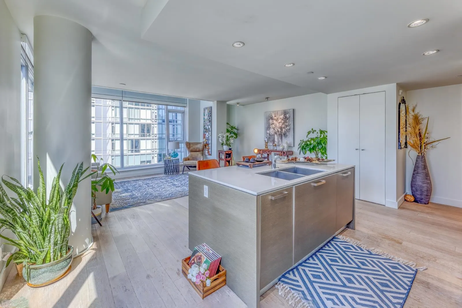 1704 1499 W Pender Street