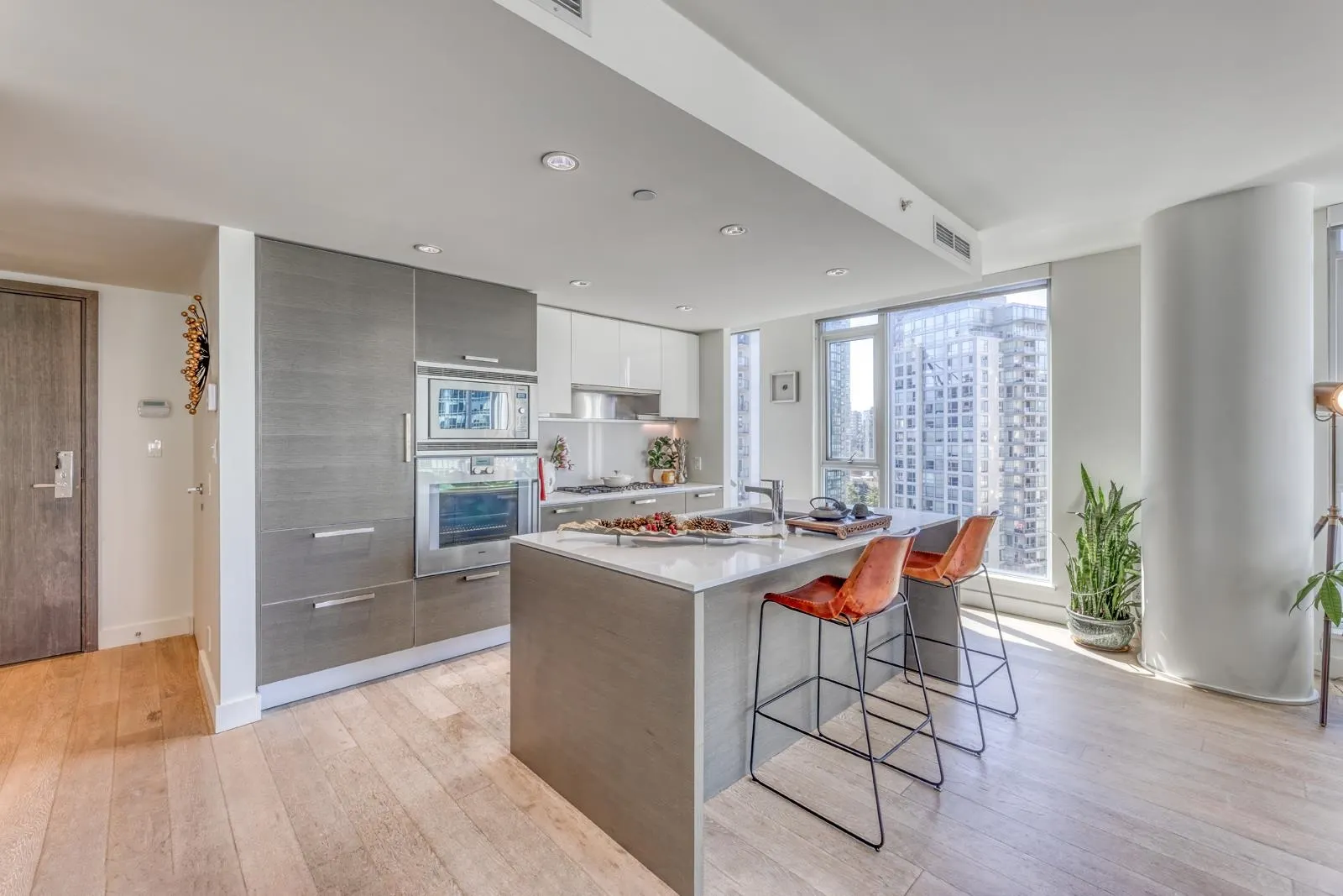 1704 1499 W Pender Street