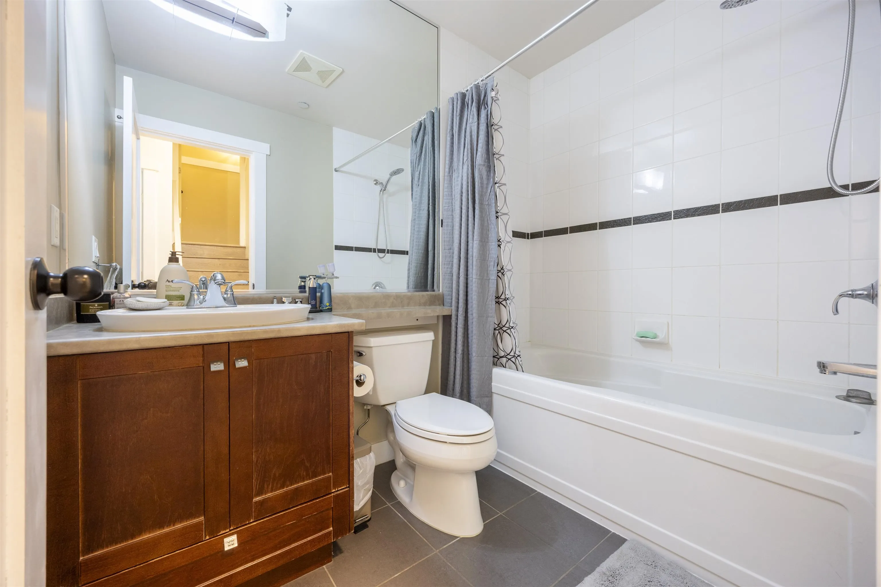 140 7388 Macpherson Avenue