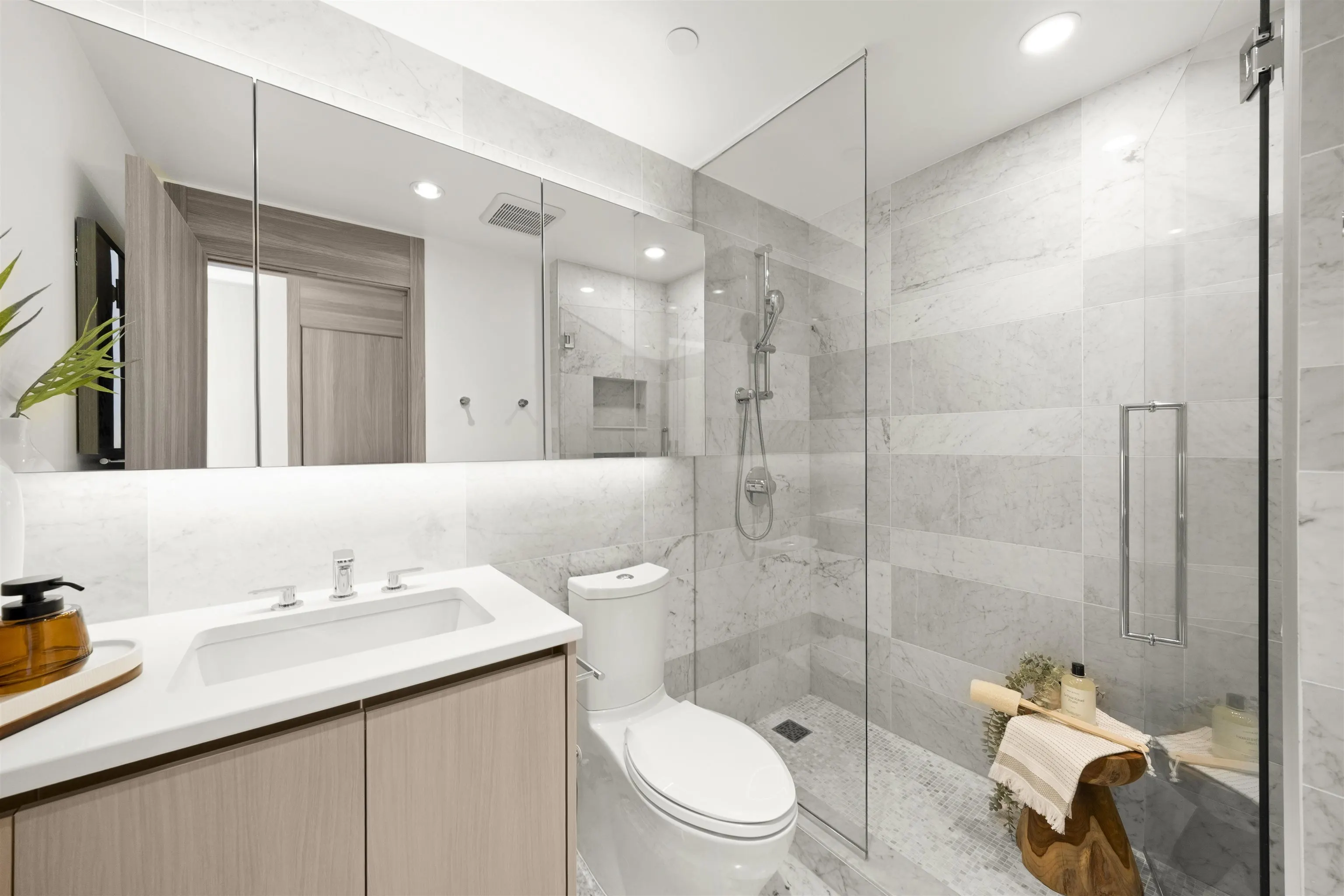 511 4730 Lougheed Highway