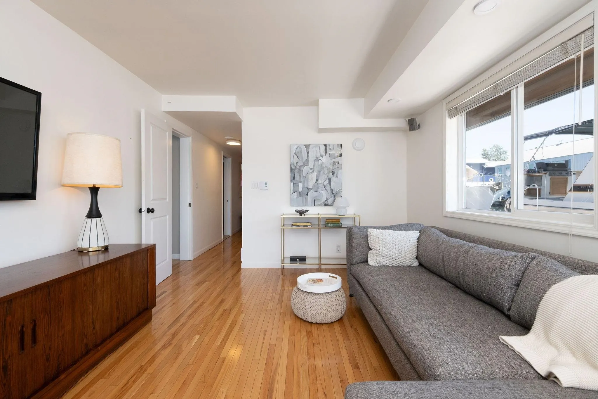 A27 415 W Esplanade Avenue