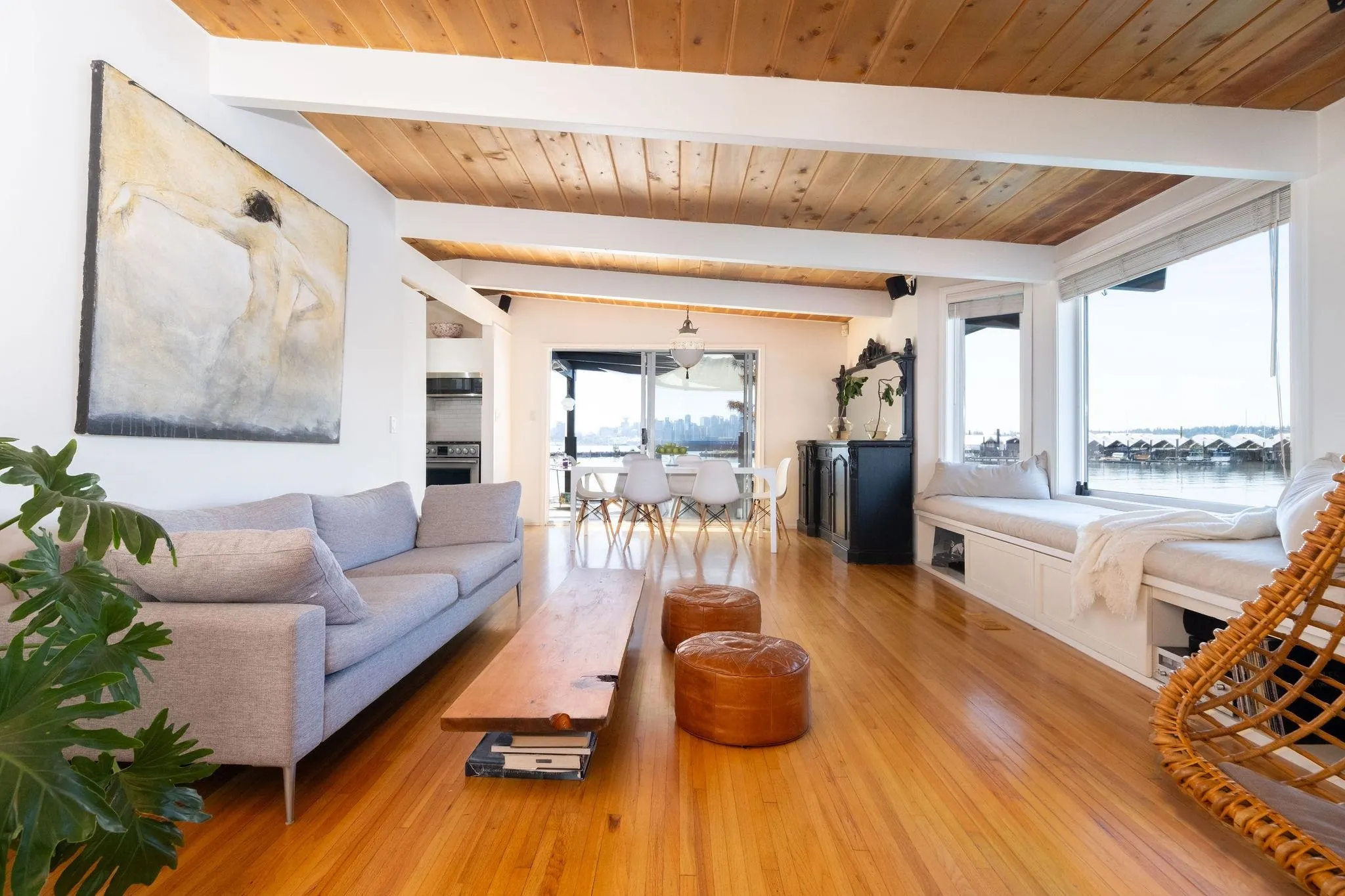 A27 415 W Esplanade Avenue