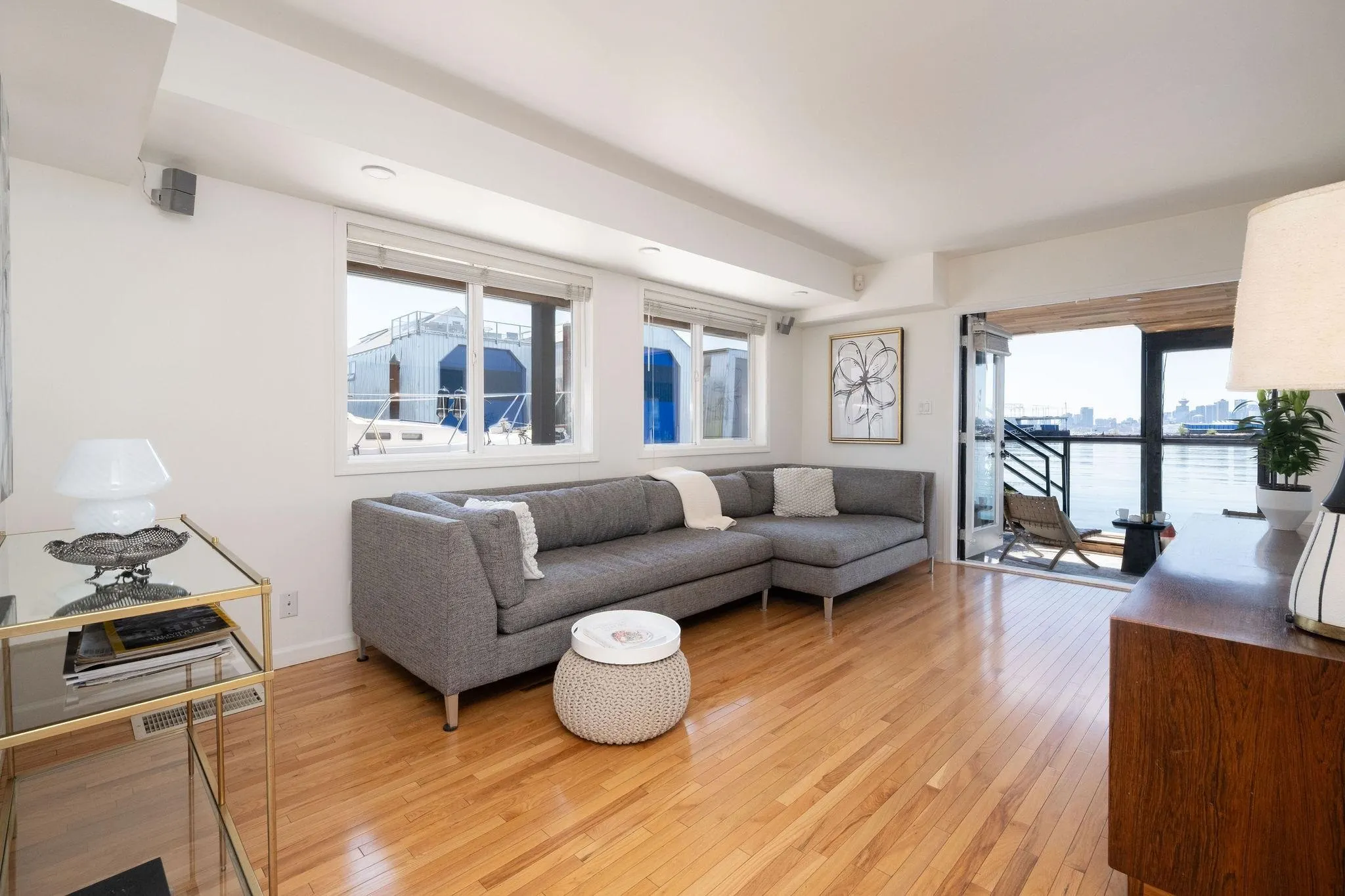 A27 415 W Esplanade Avenue
