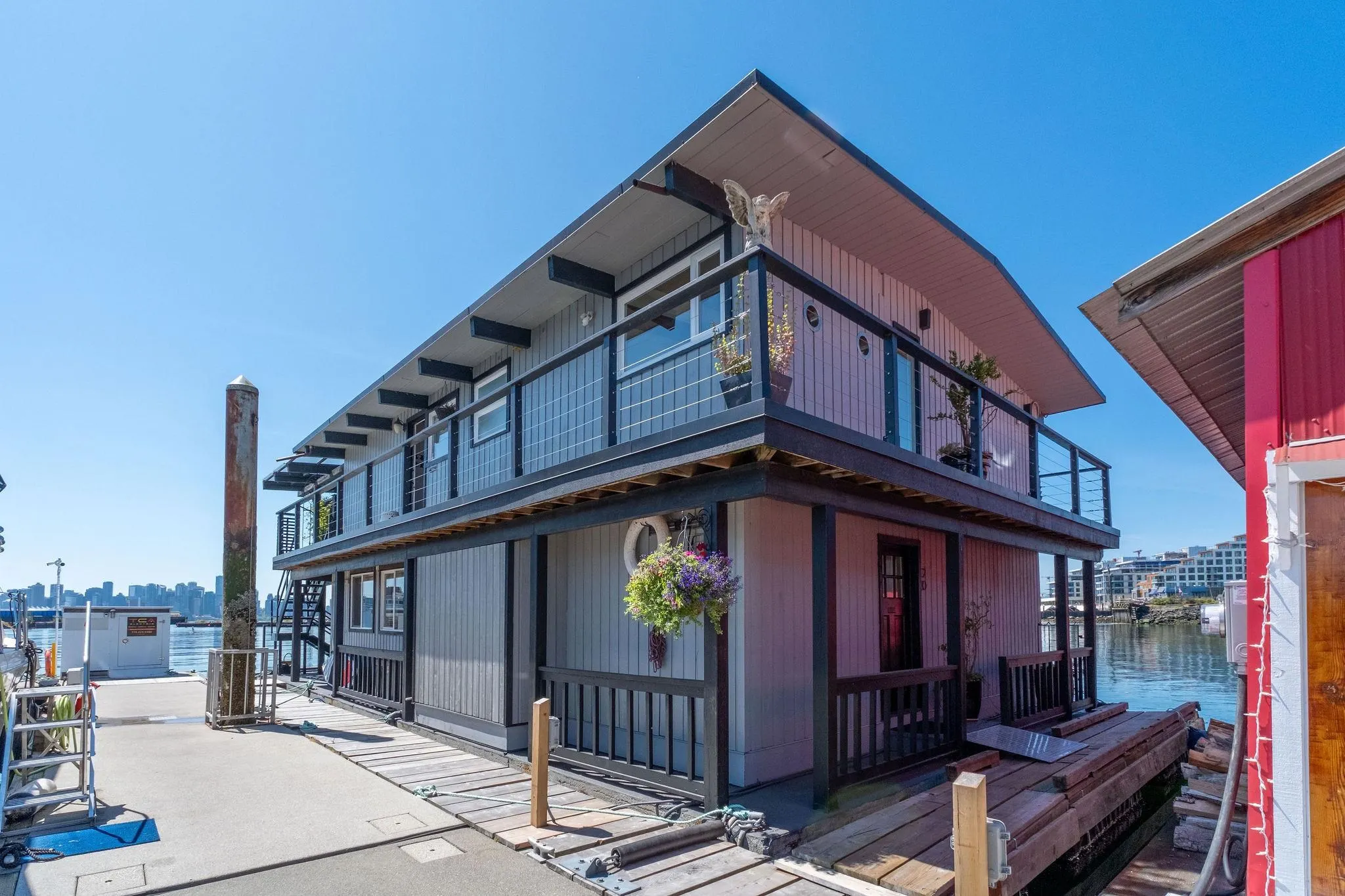 A27 415 W Esplanade Avenue