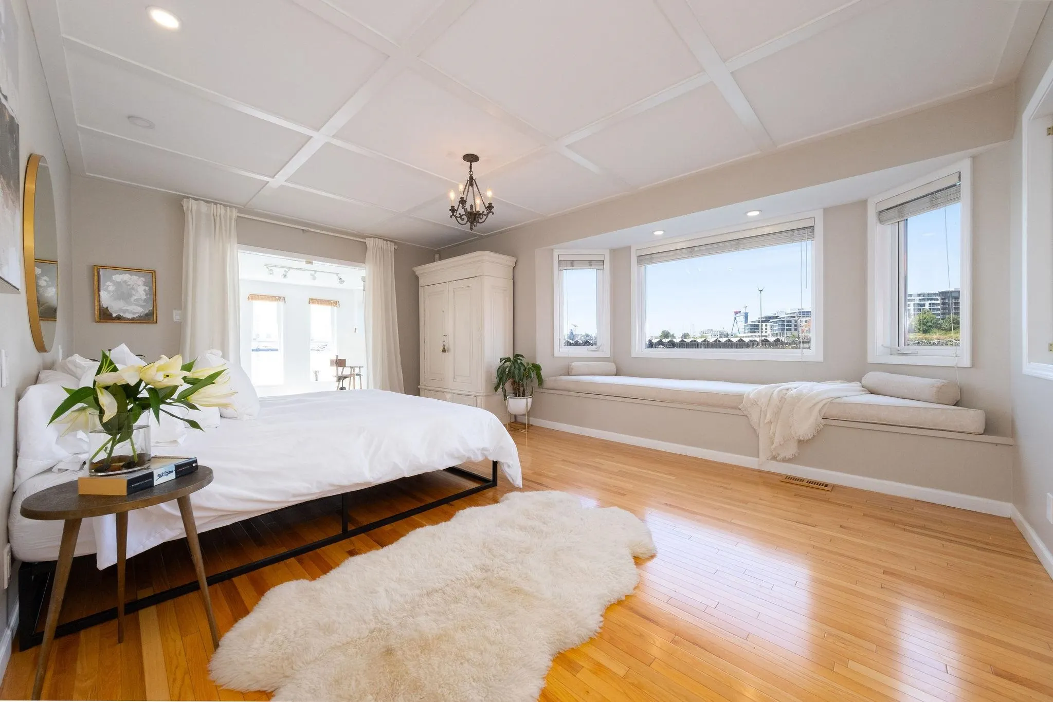 A27 415 W Esplanade Avenue