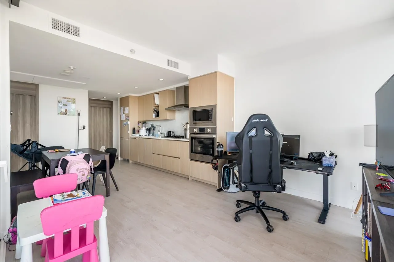 2202 4730 Lougheed Highway