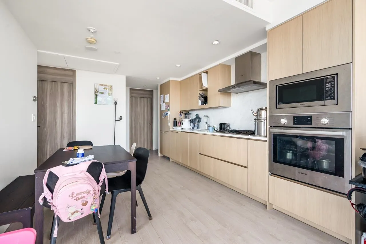 2202 4730 Lougheed Highway
