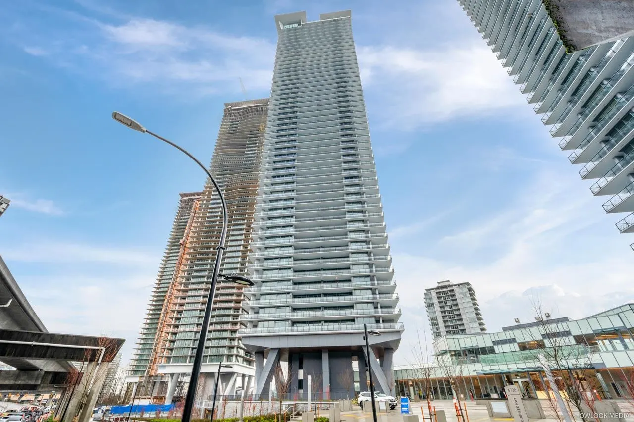 2202 4730 Lougheed Highway