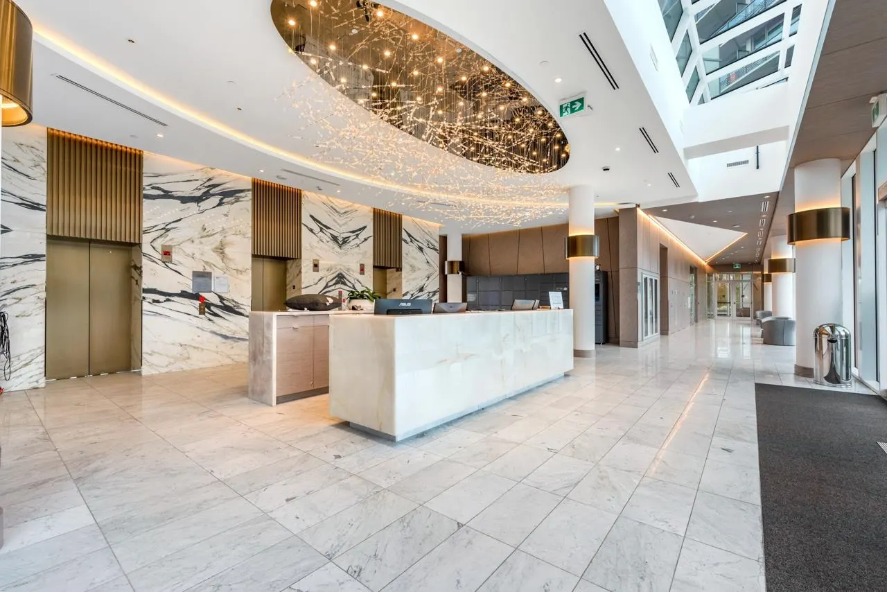 2202 4730 Lougheed Highway