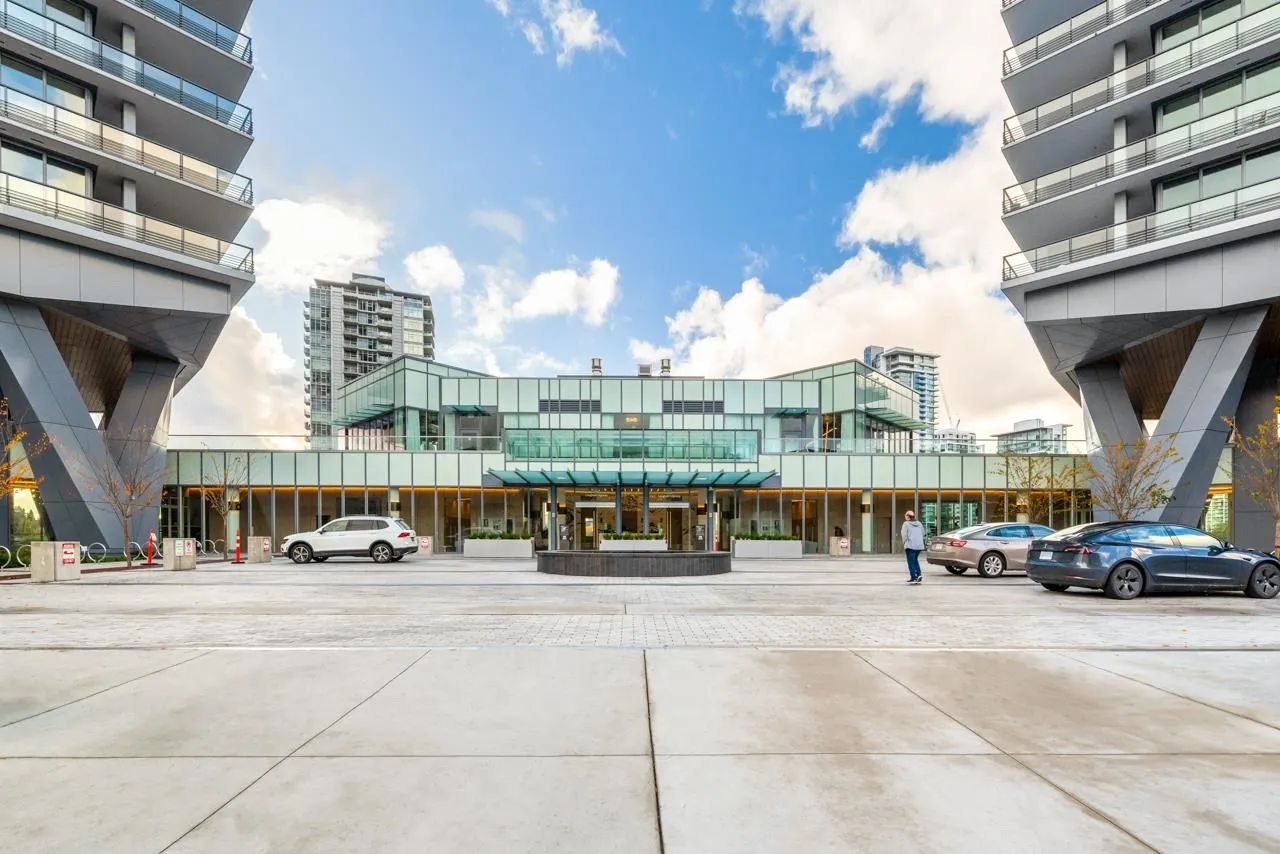 2202 4730 Lougheed Highway