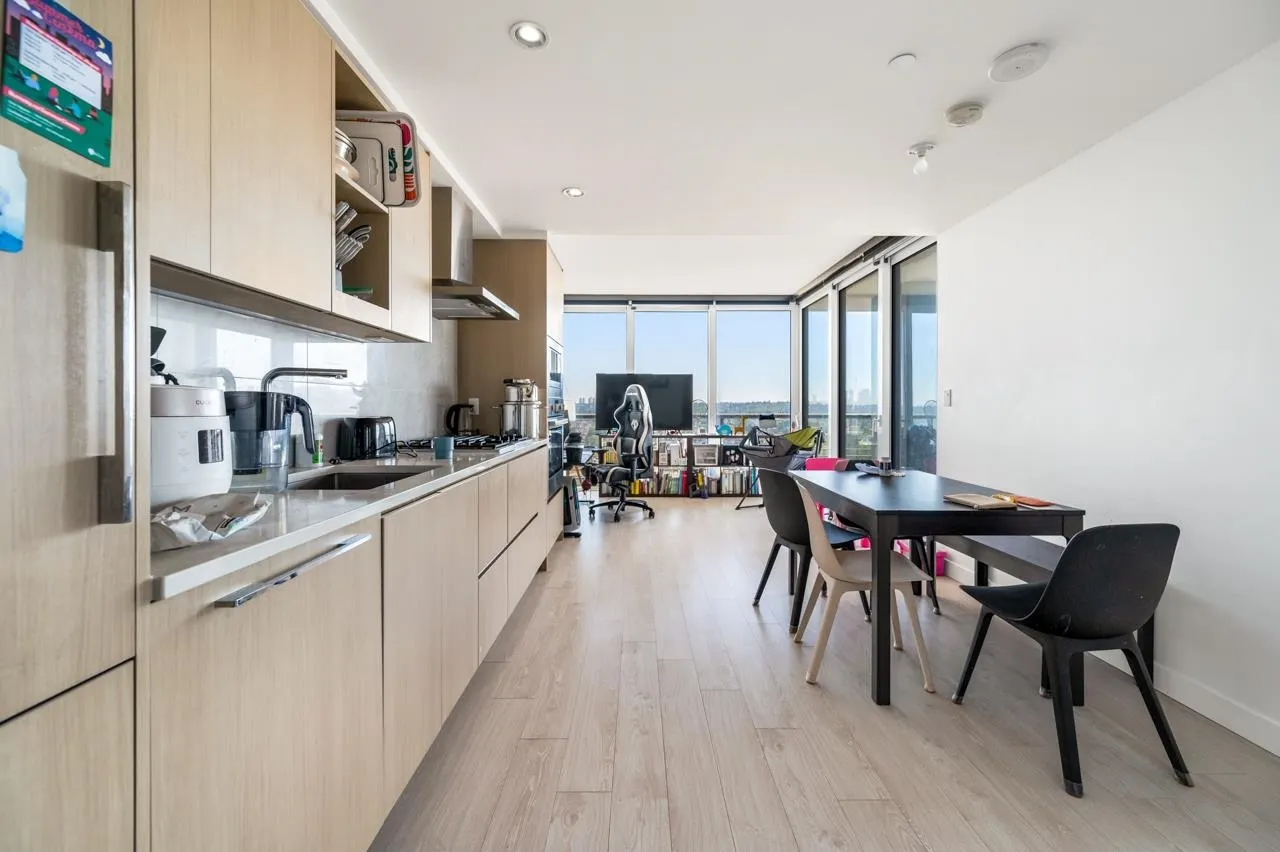 2202 4730 Lougheed Highway