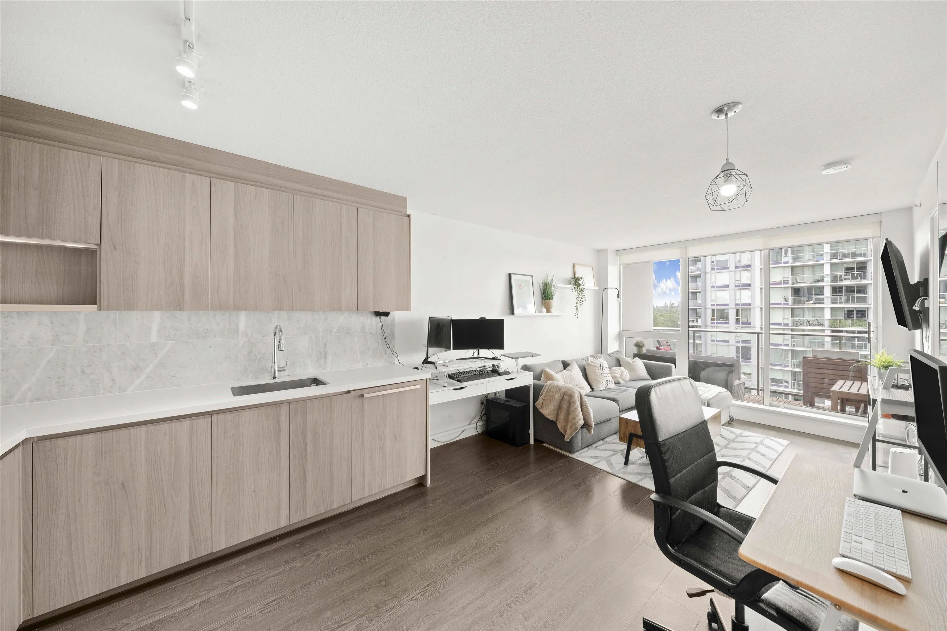 1901 13696 100 Avenue