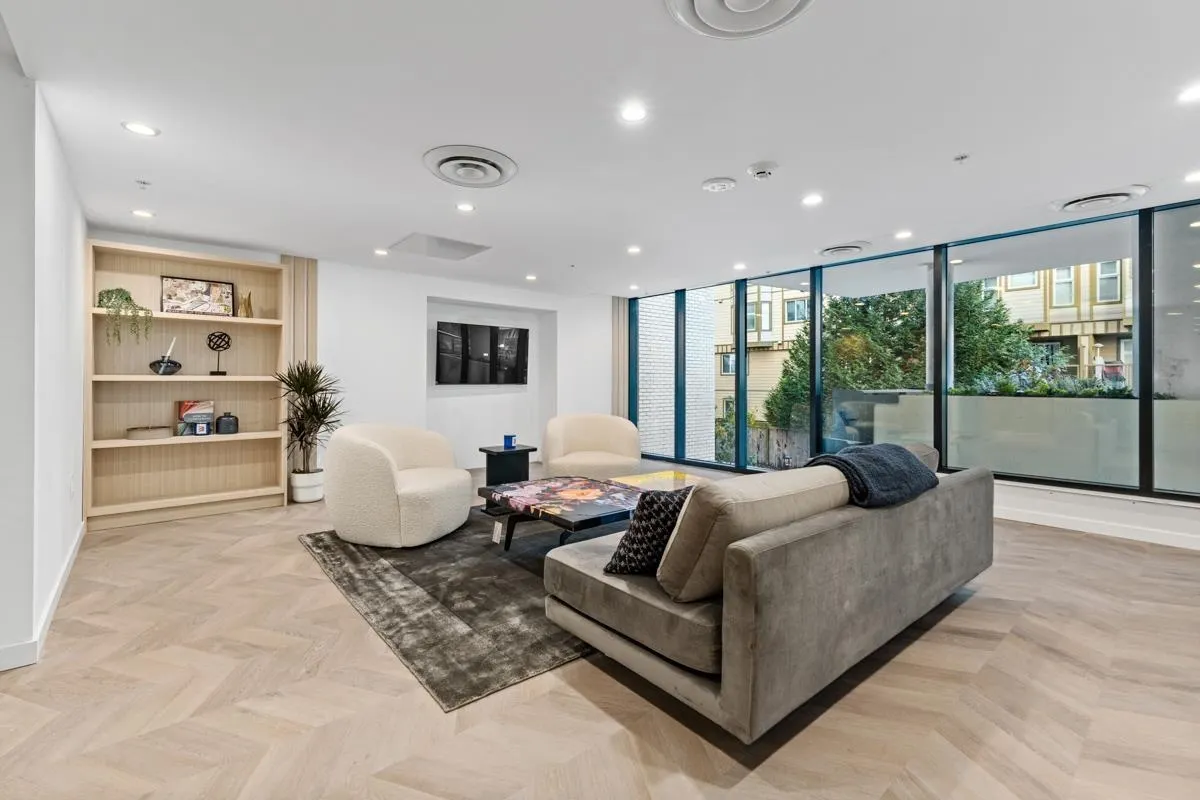 2304 10333 133 Street