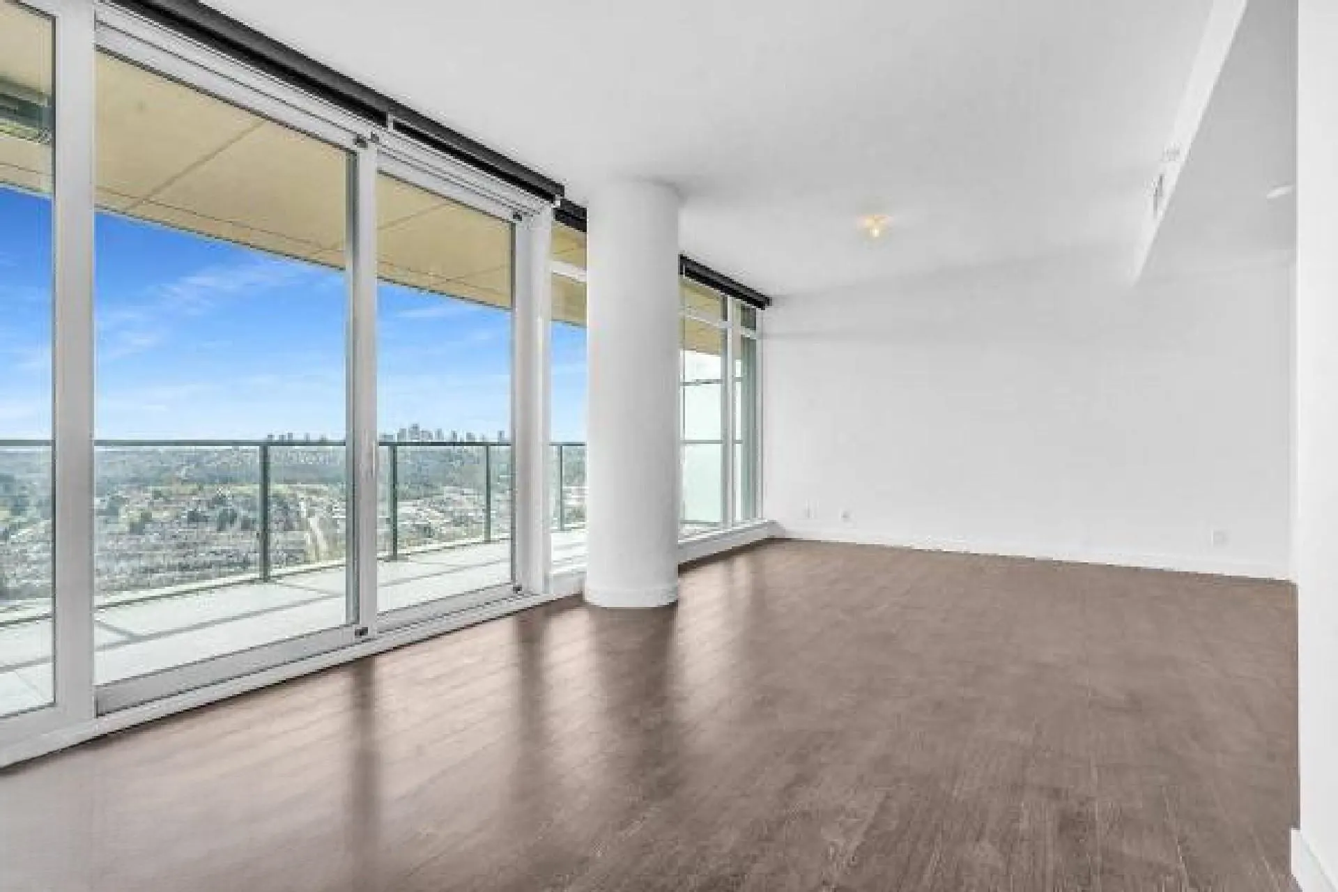 5303 4480 Lougheed Highway
