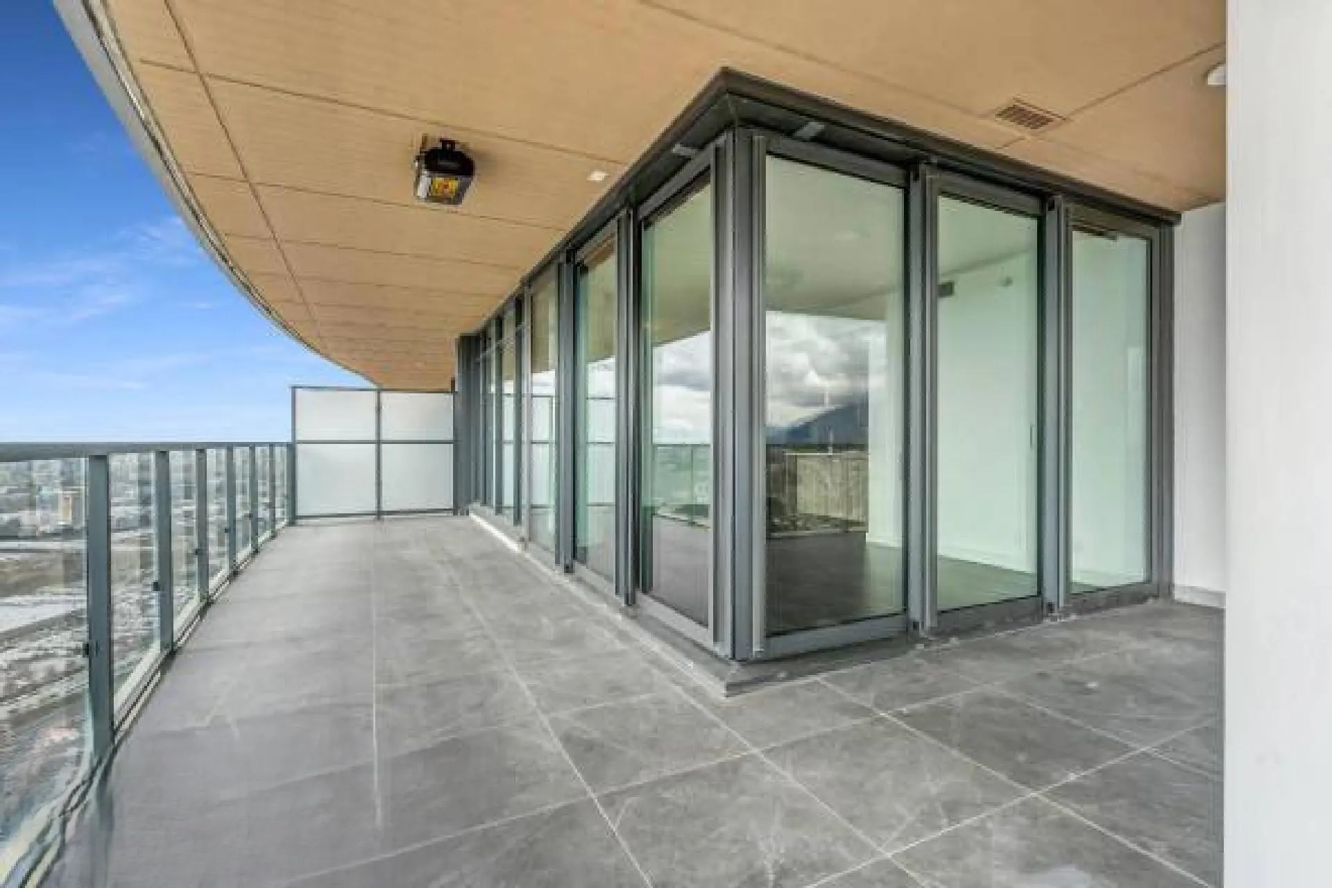 5303 4480 Lougheed Highway