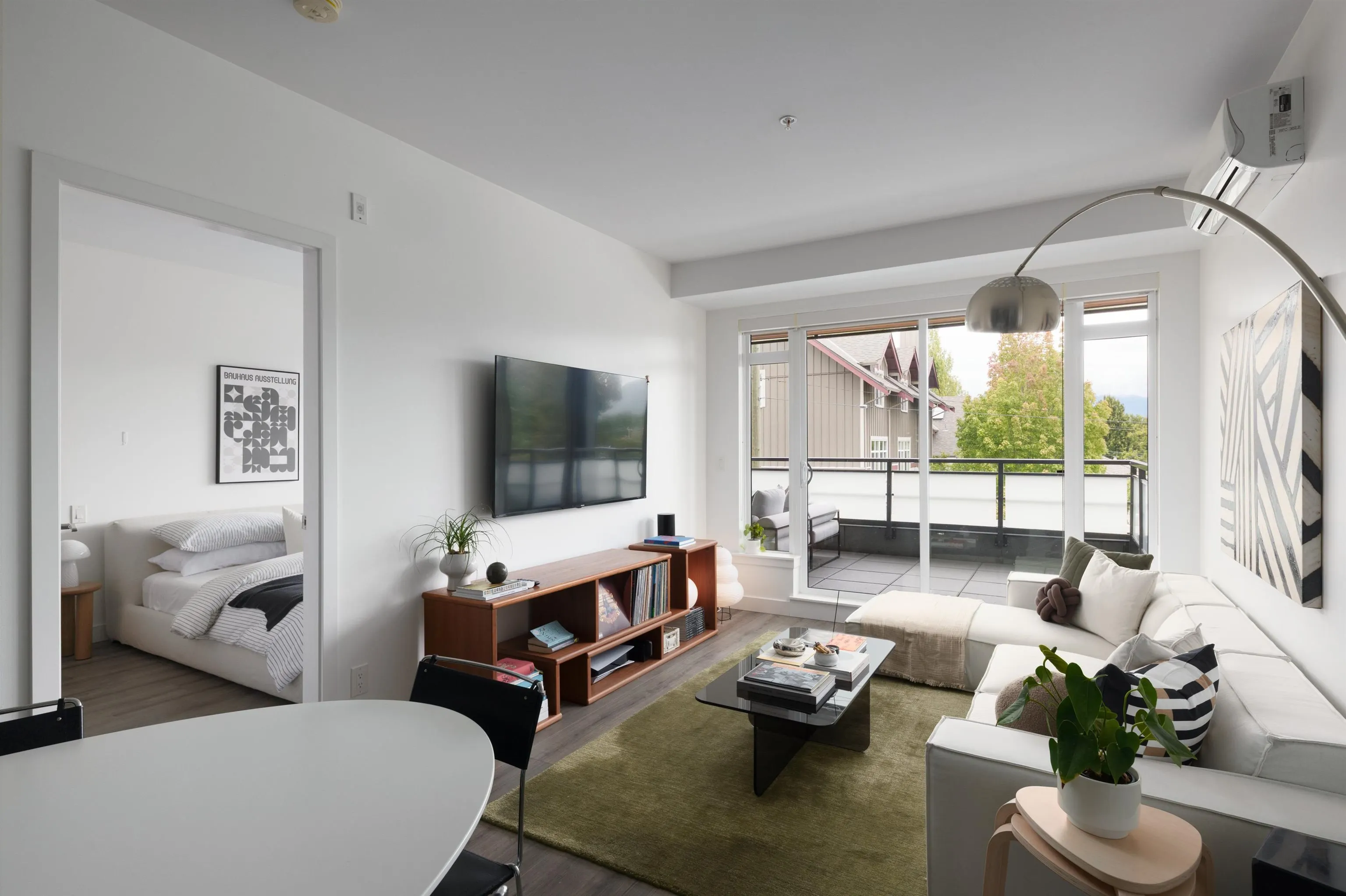 302 4289 Hastings Street