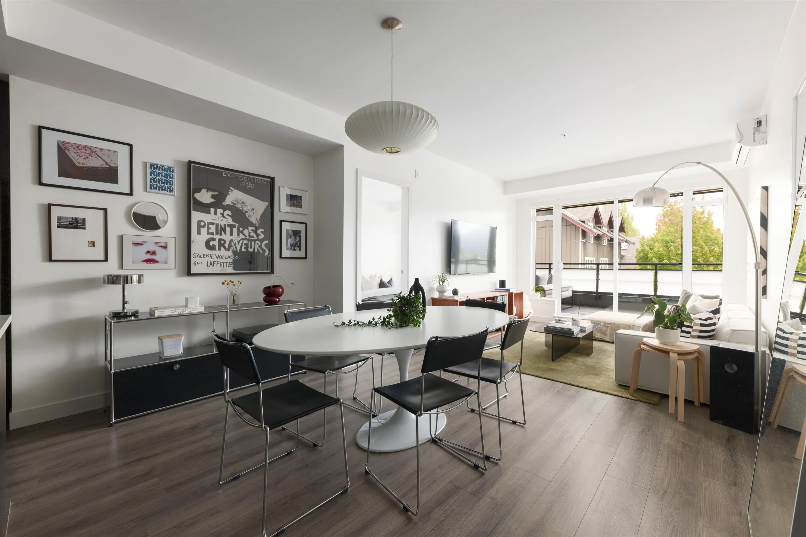 302 4289 Hastings Street