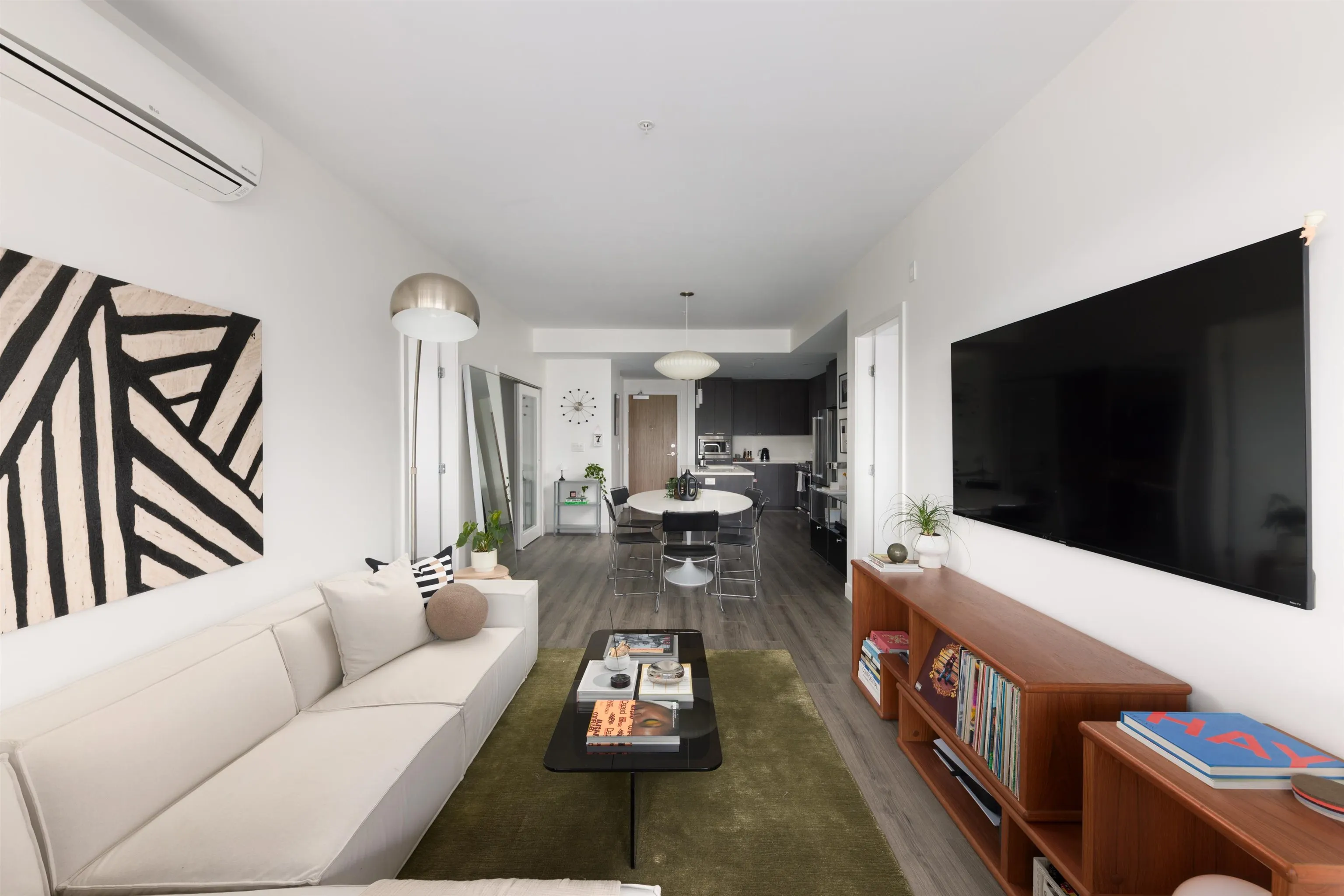 302 4289 Hastings Street