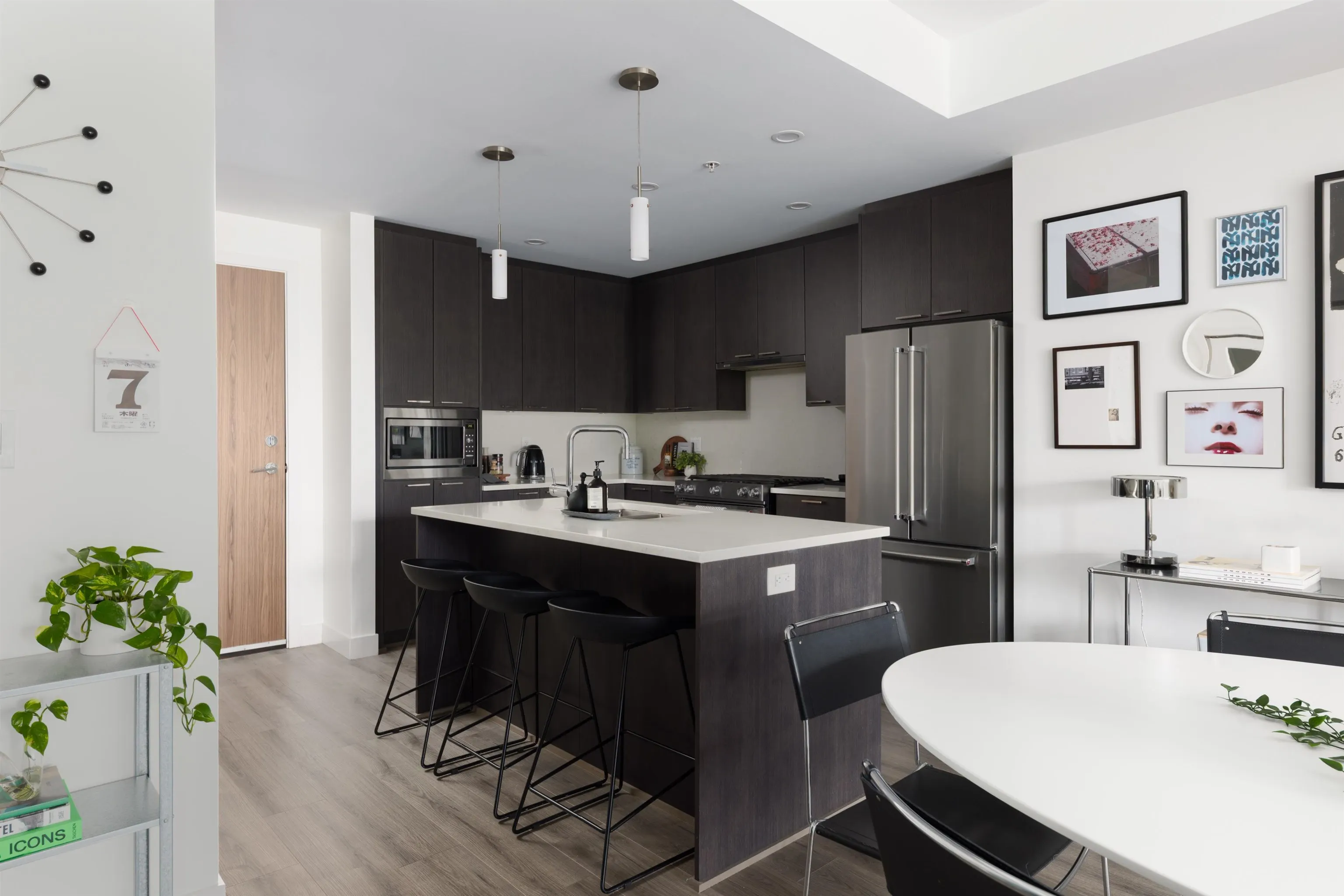 302 4289 Hastings Street