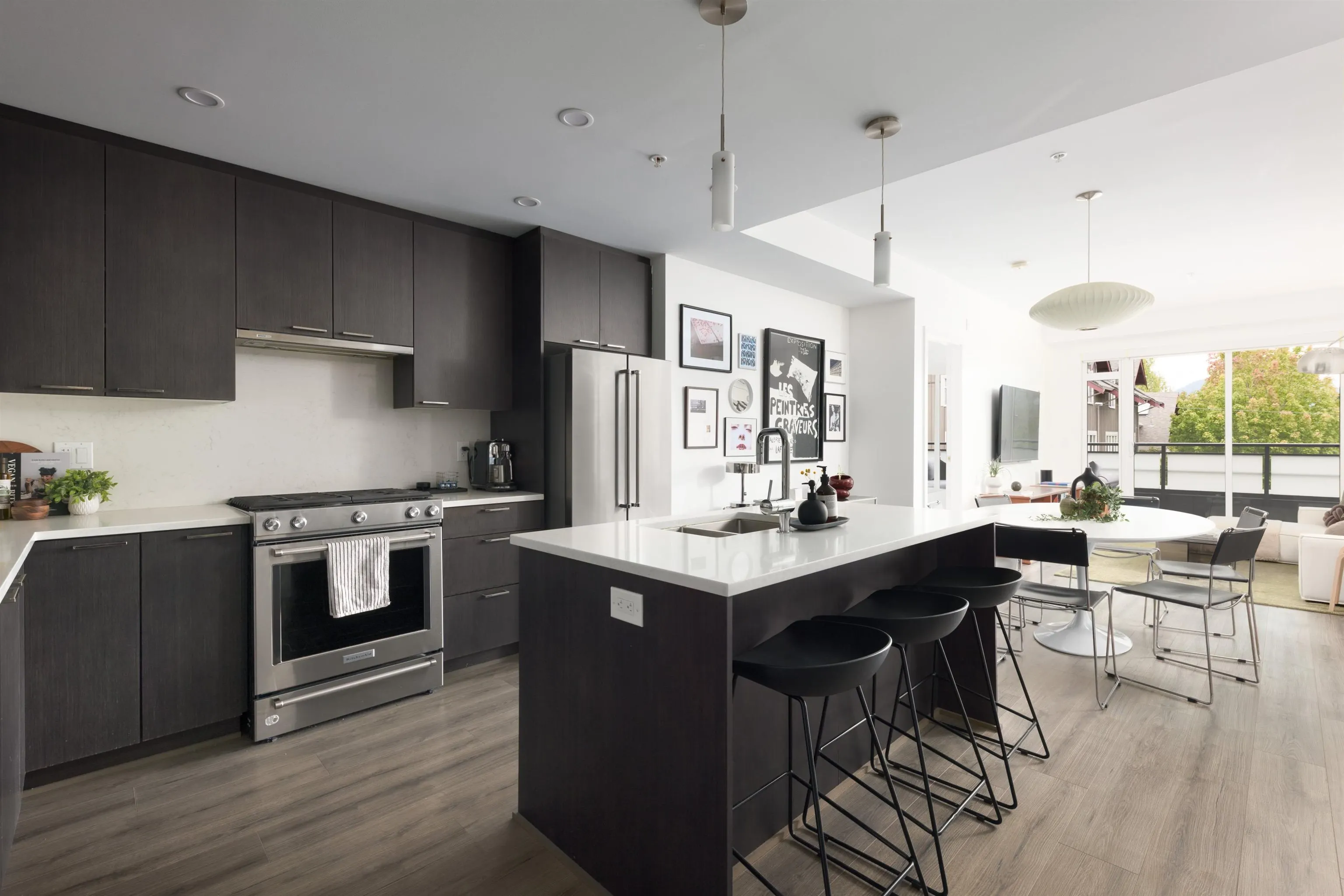302 4289 Hastings Street