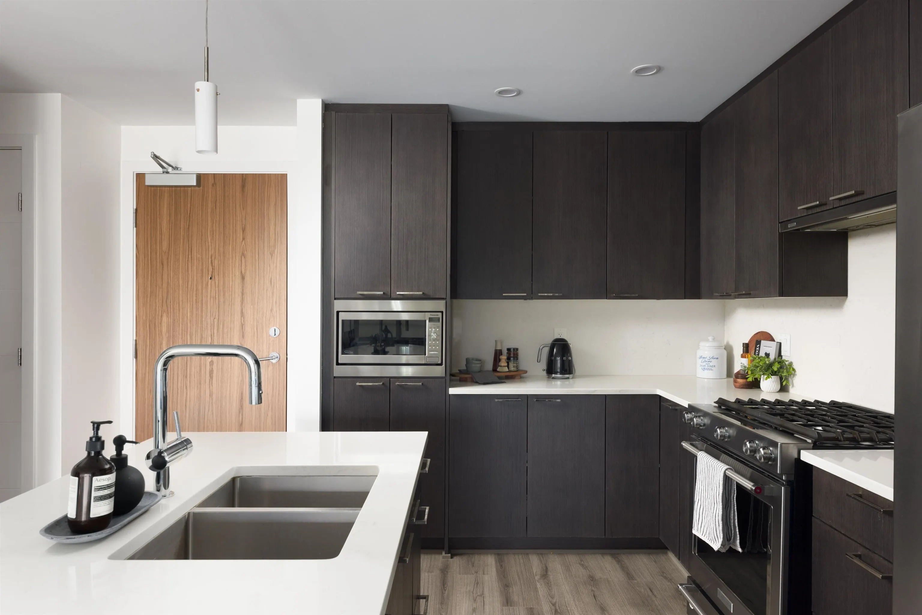302 4289 Hastings Street