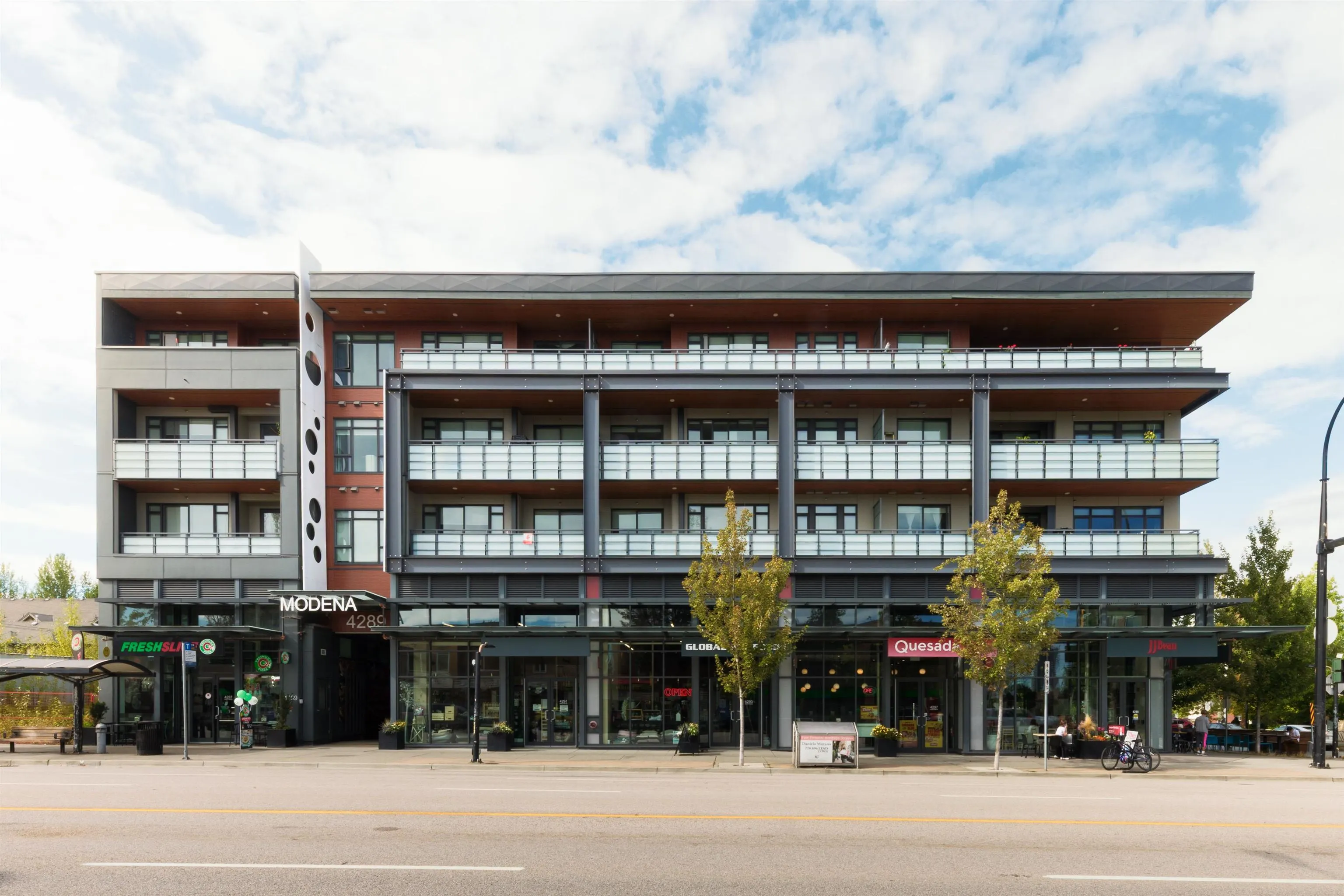 302 4289 Hastings Street
