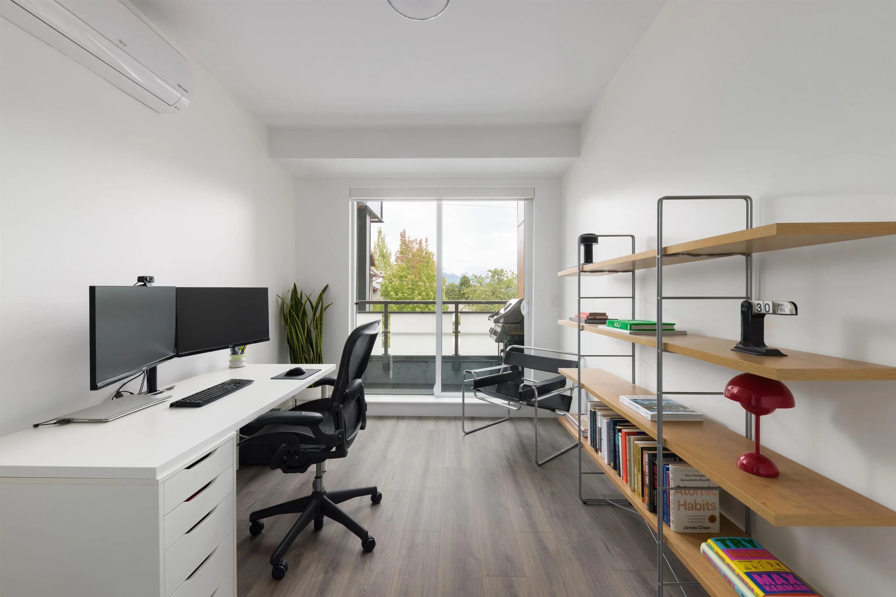 302 4289 Hastings Street