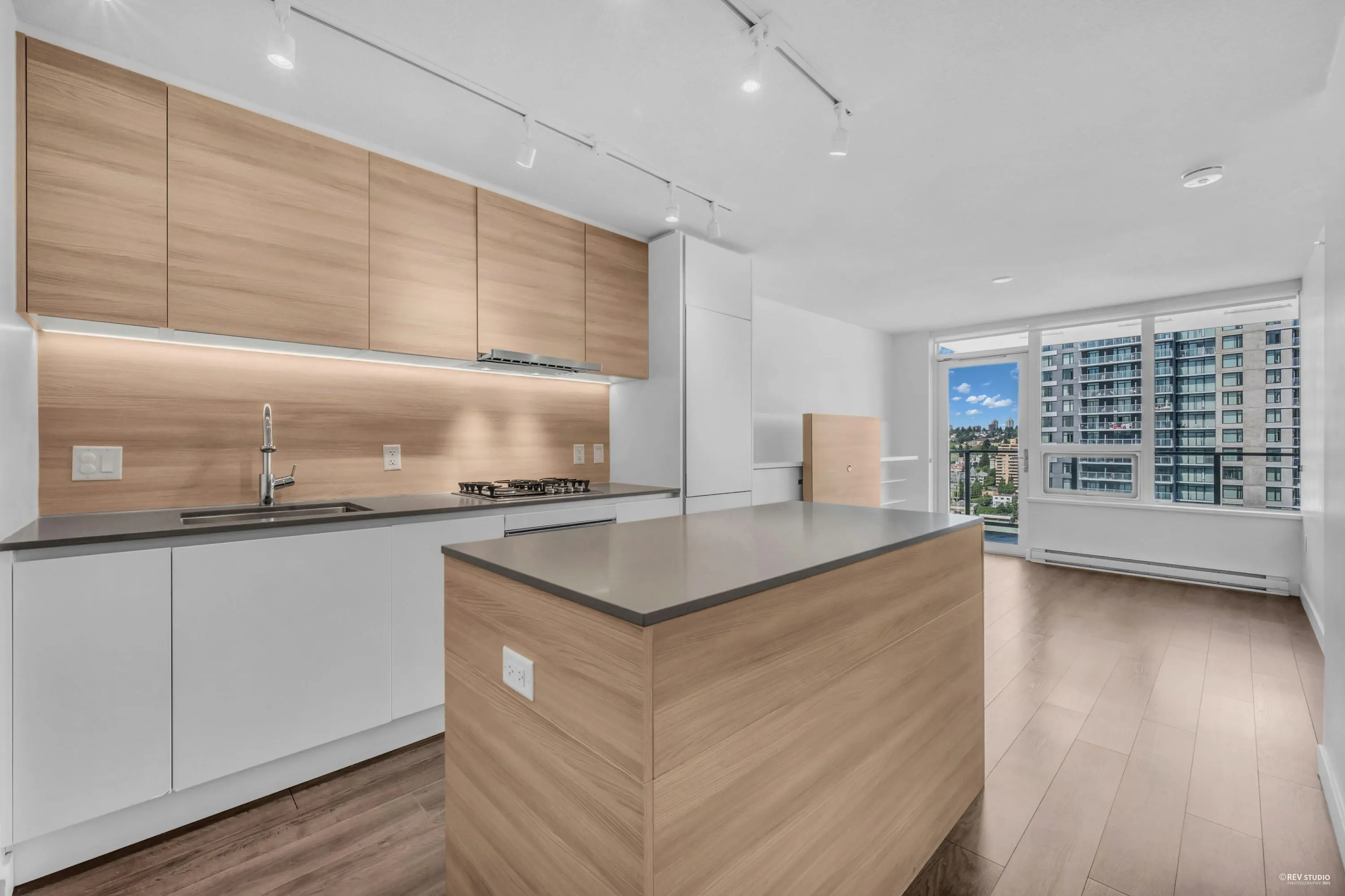 2003 988 Quayside Drive