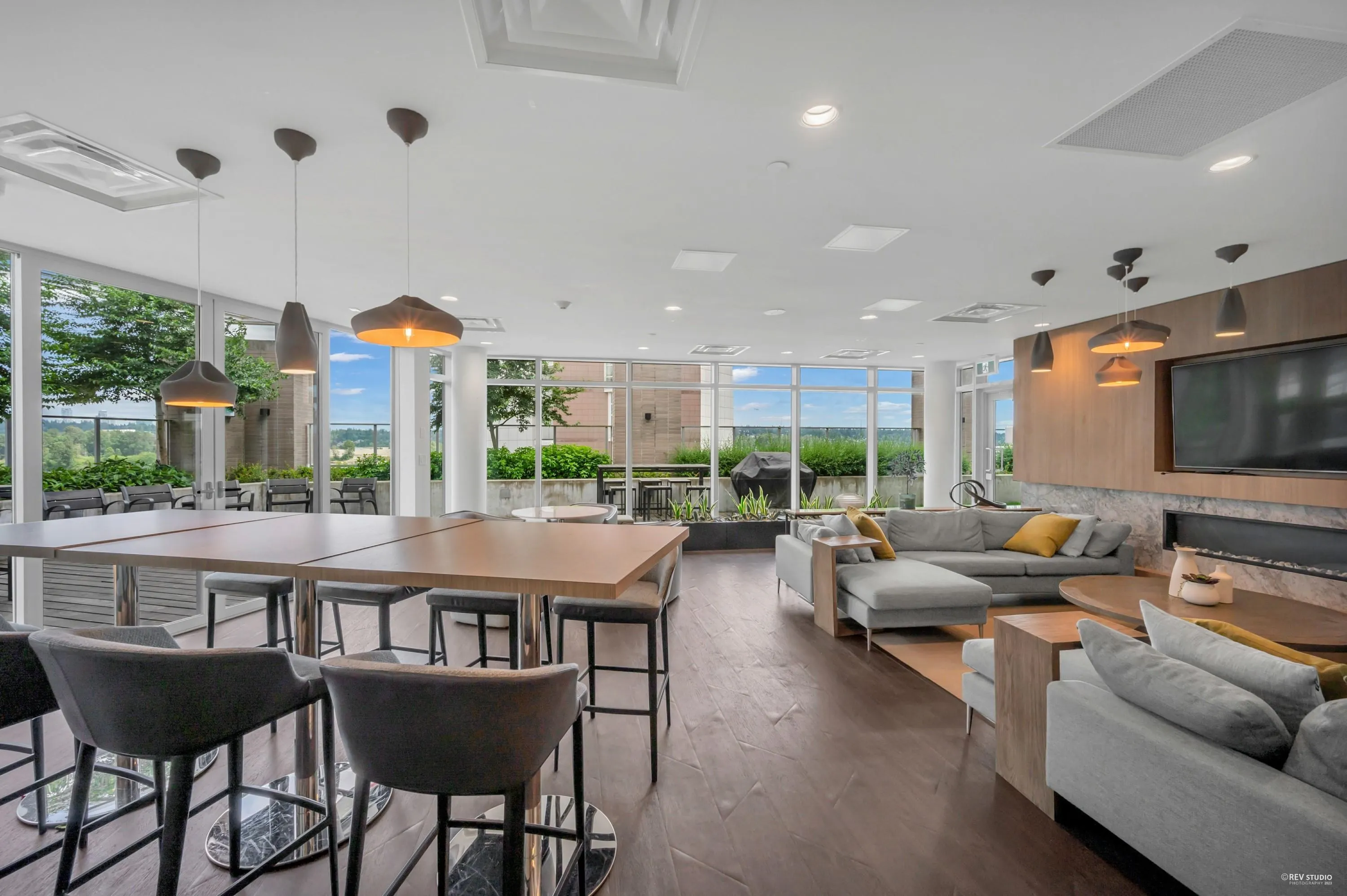2003 988 Quayside Drive