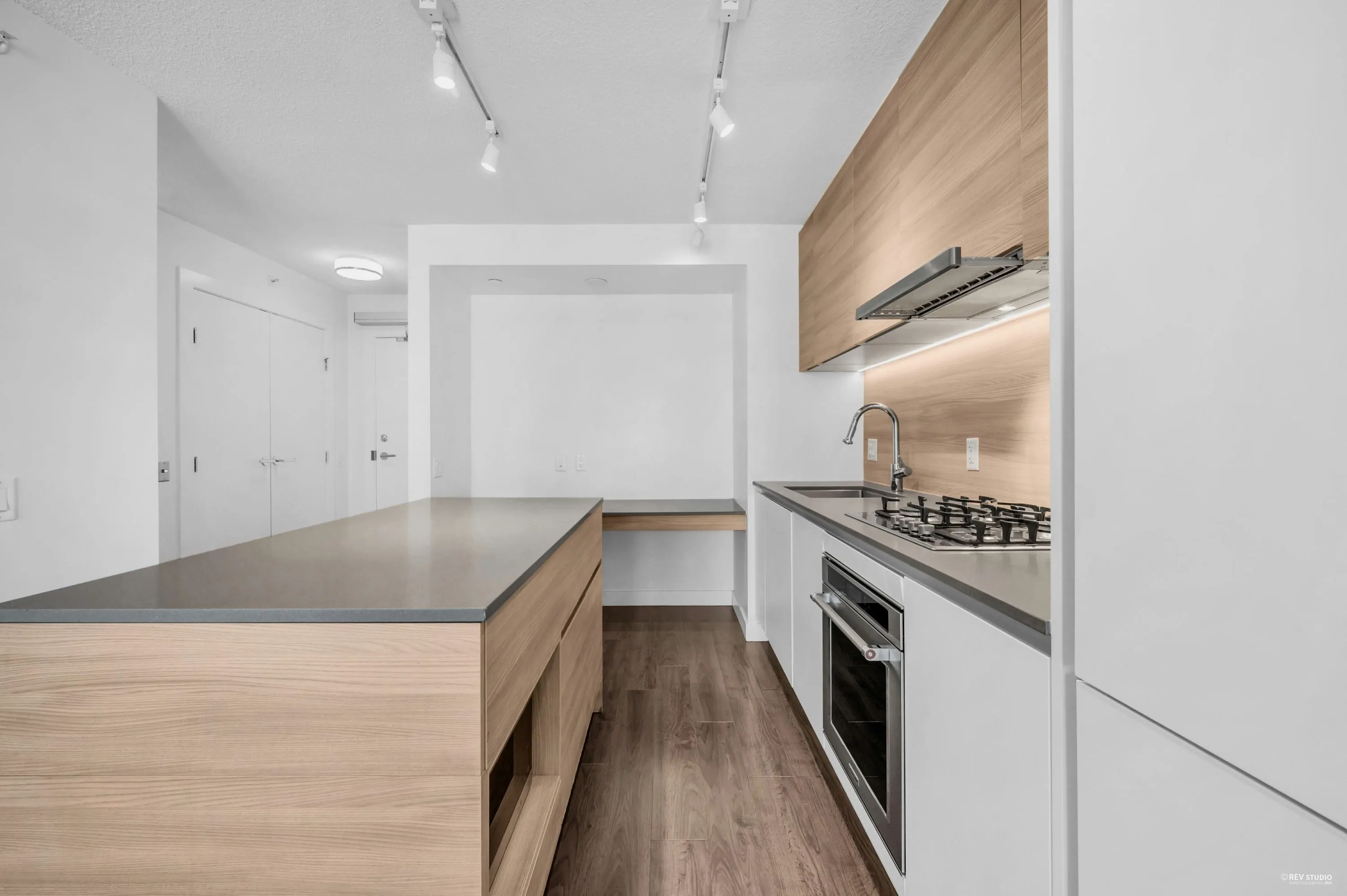 2003 988 Quayside Drive
