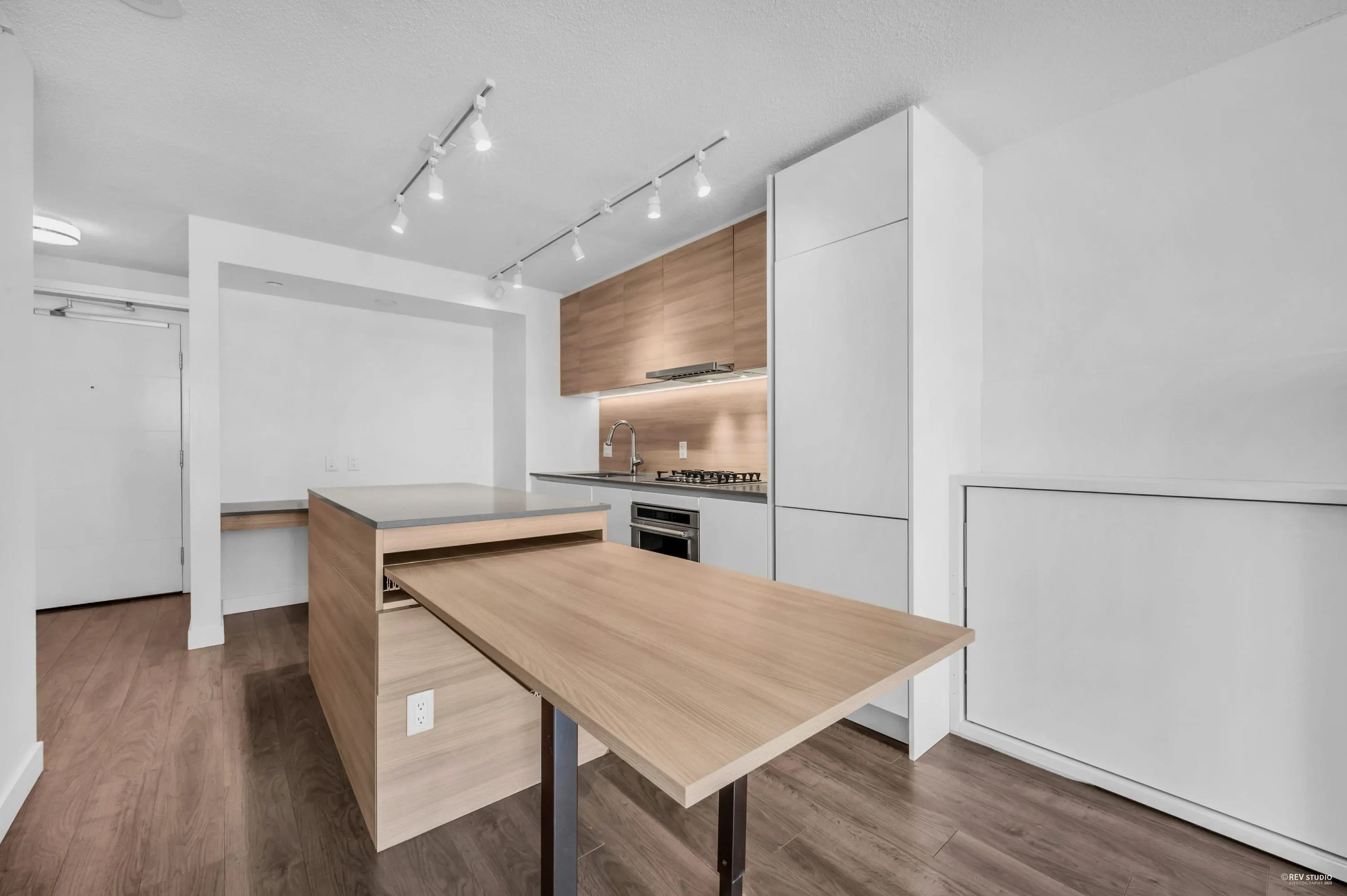 2003 988 Quayside Drive