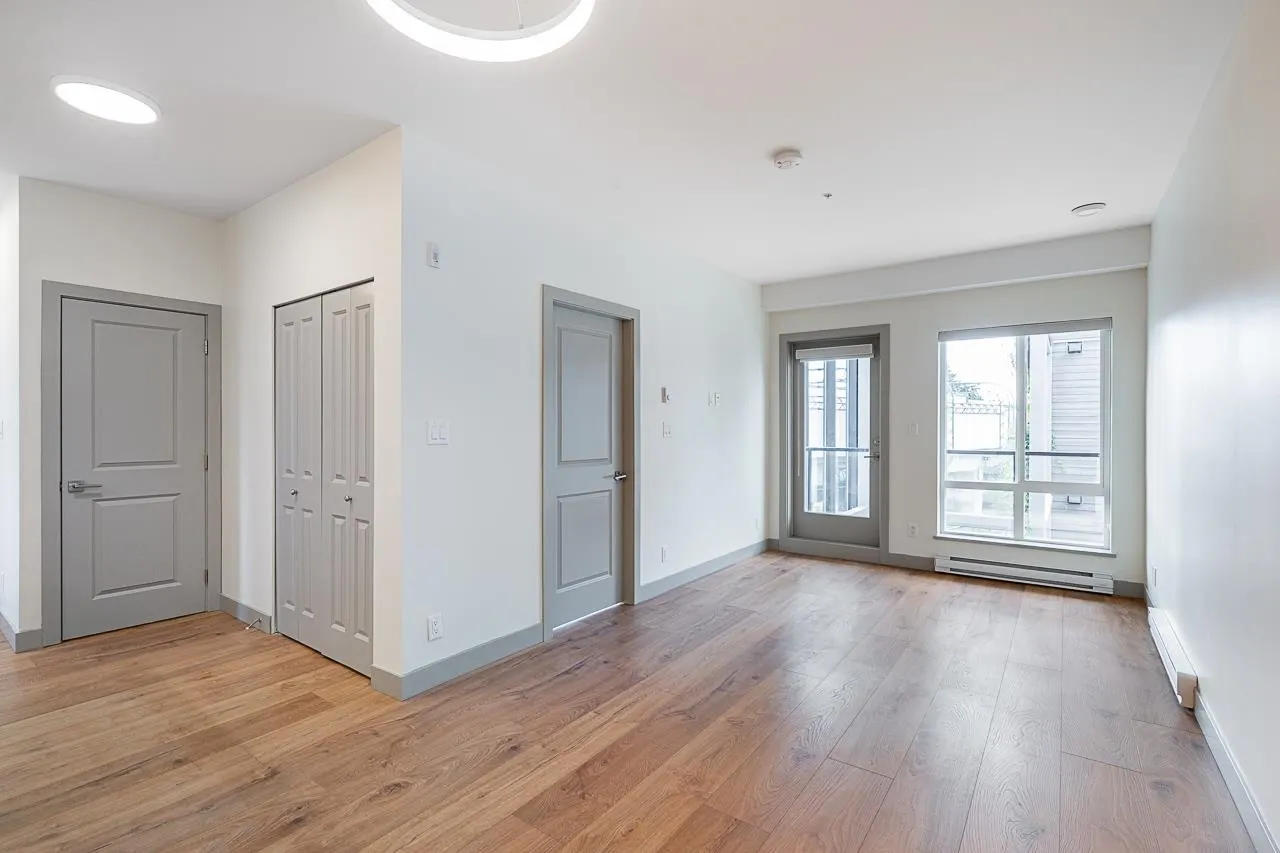 307 6968 Royal Oak Avenue