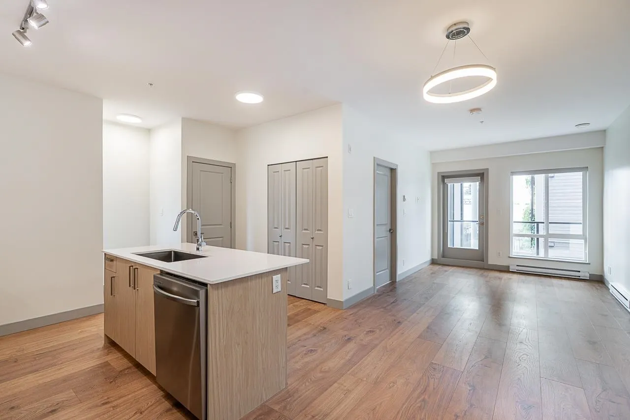 307 6968 Royal Oak Avenue
