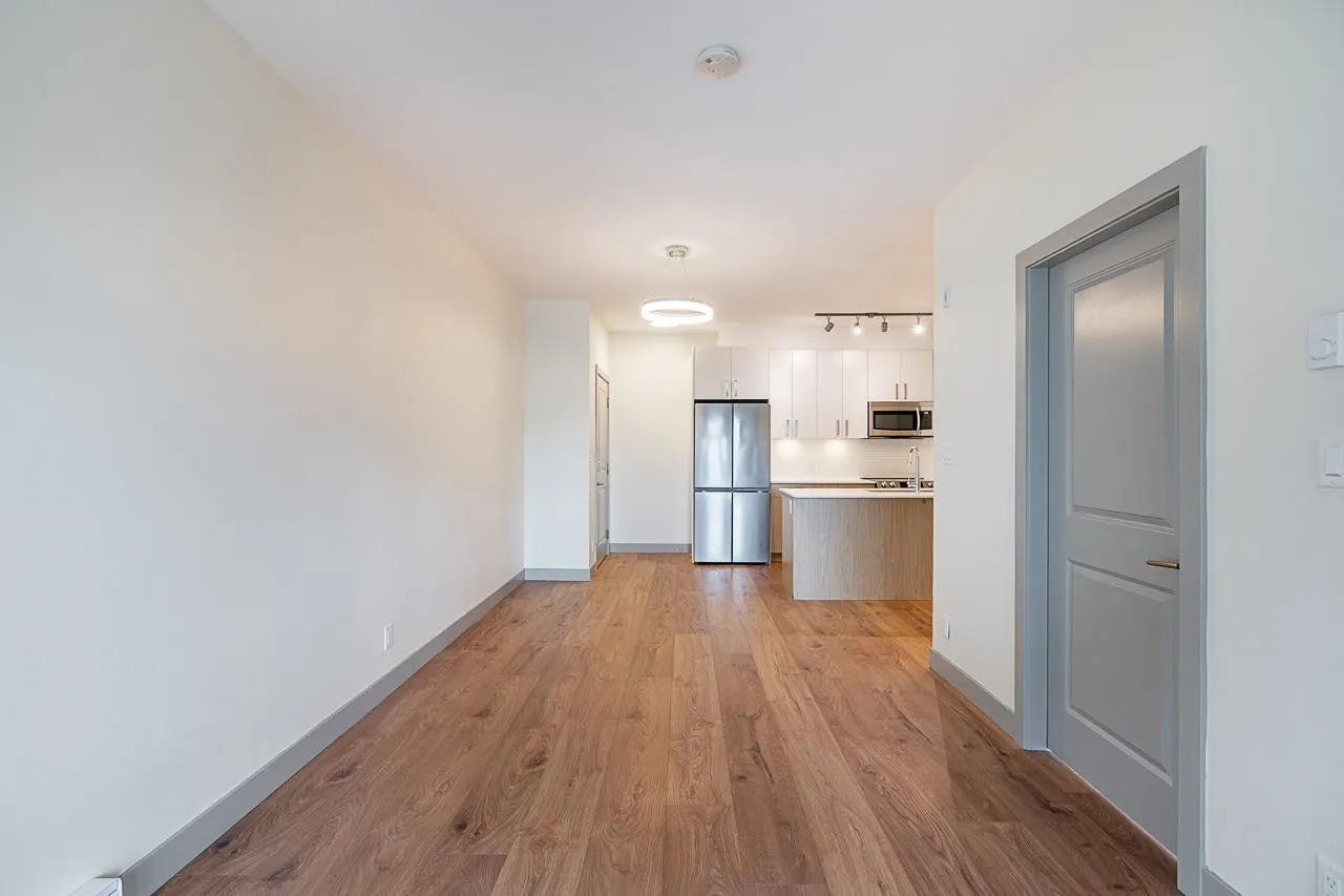 307 6968 Royal Oak Avenue