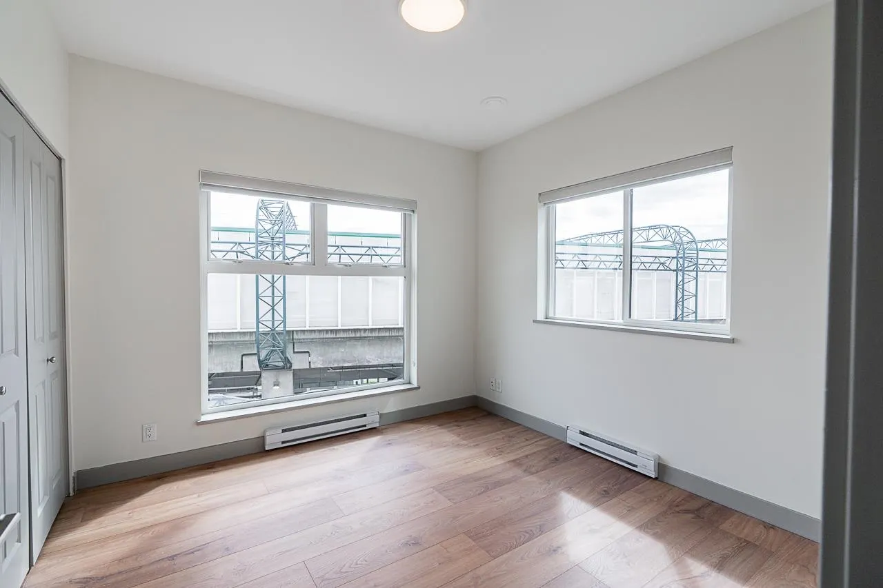 307 6968 Royal Oak Avenue